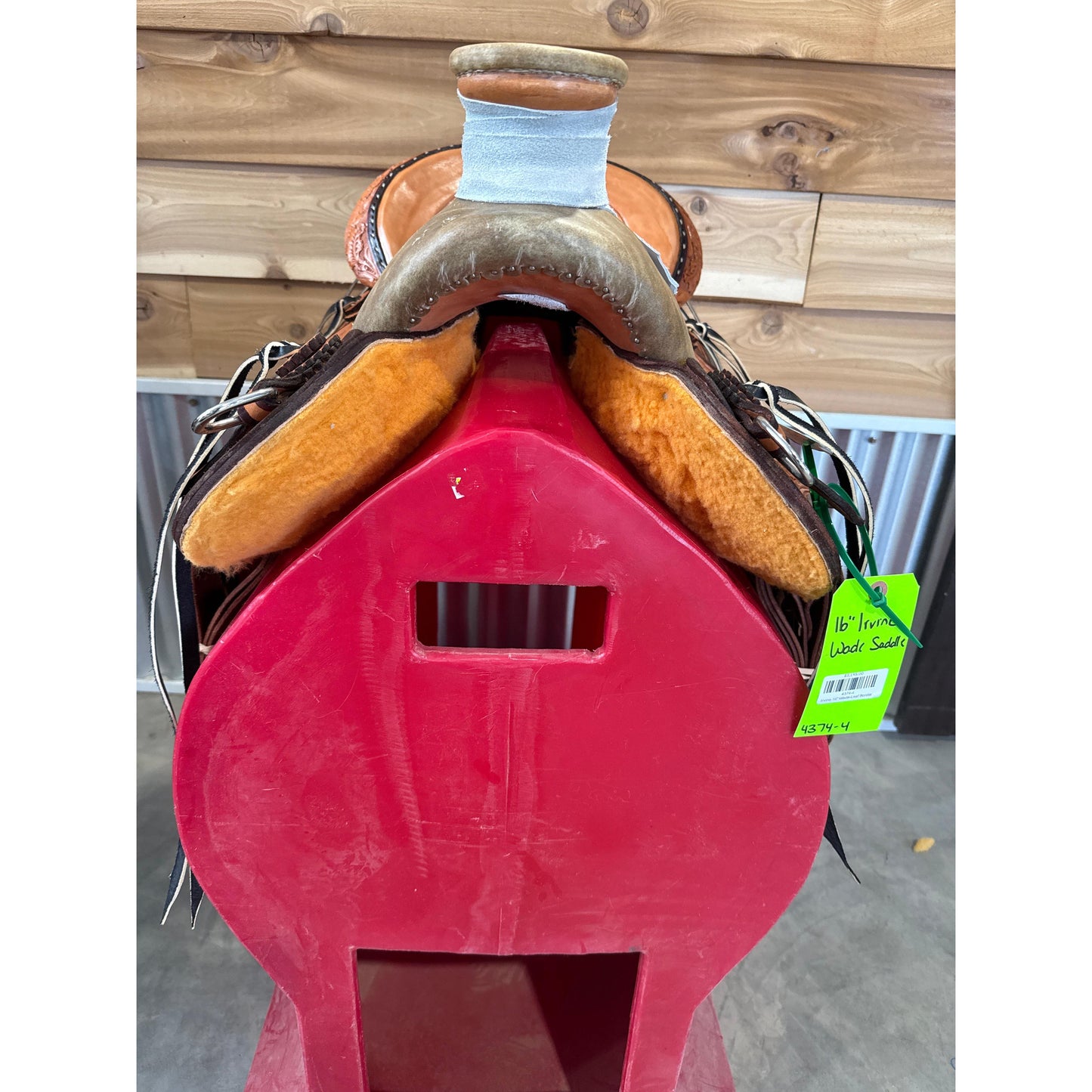 Irvine 16" Wade Saddle