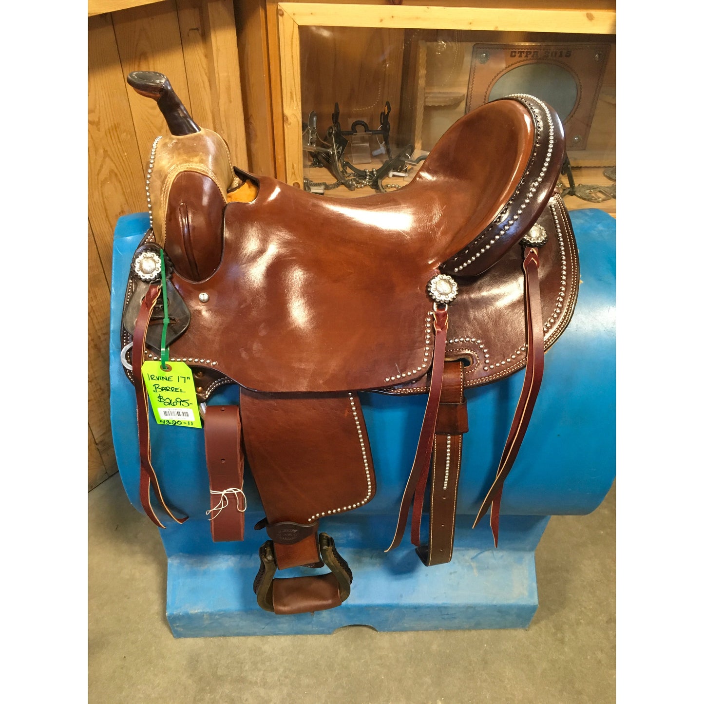 Irvine 17" Barrel Saddle
