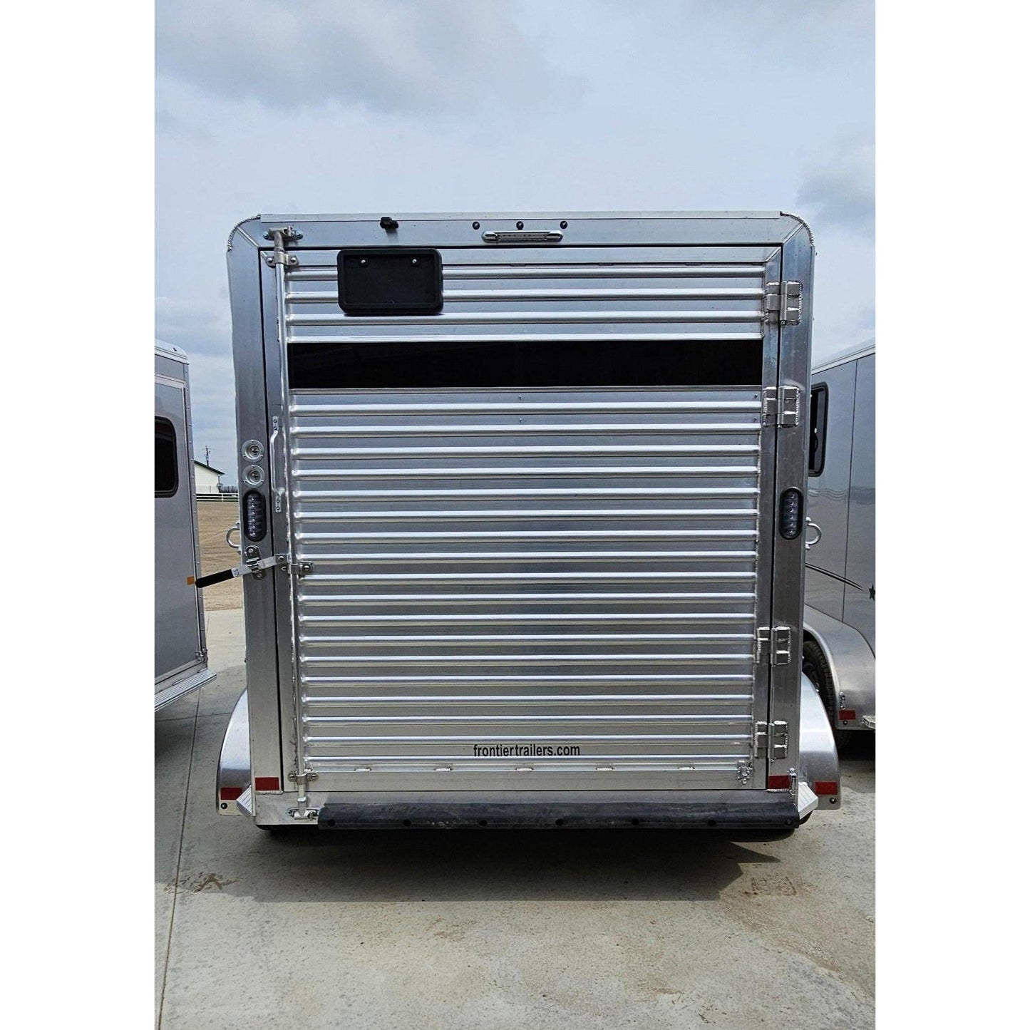 2024 High Country Colt Series Combo/Slant 2-Horse Lite (Wood Deck)