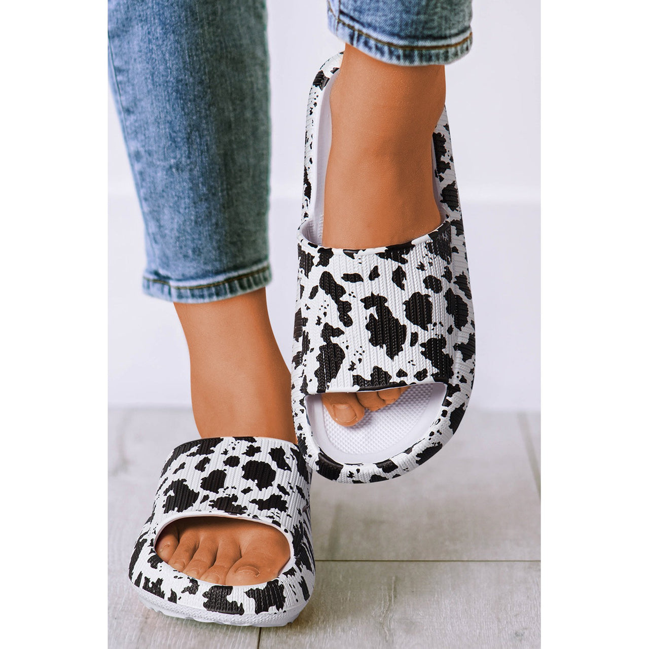 Dear Lover Women's Cow Spot Printed Non-Slip Sandals - White/Black