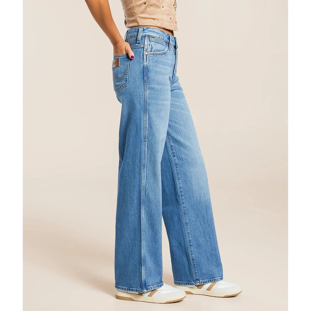 Wrangler Women's Loose Straight Mid Rise Jeans- Austin