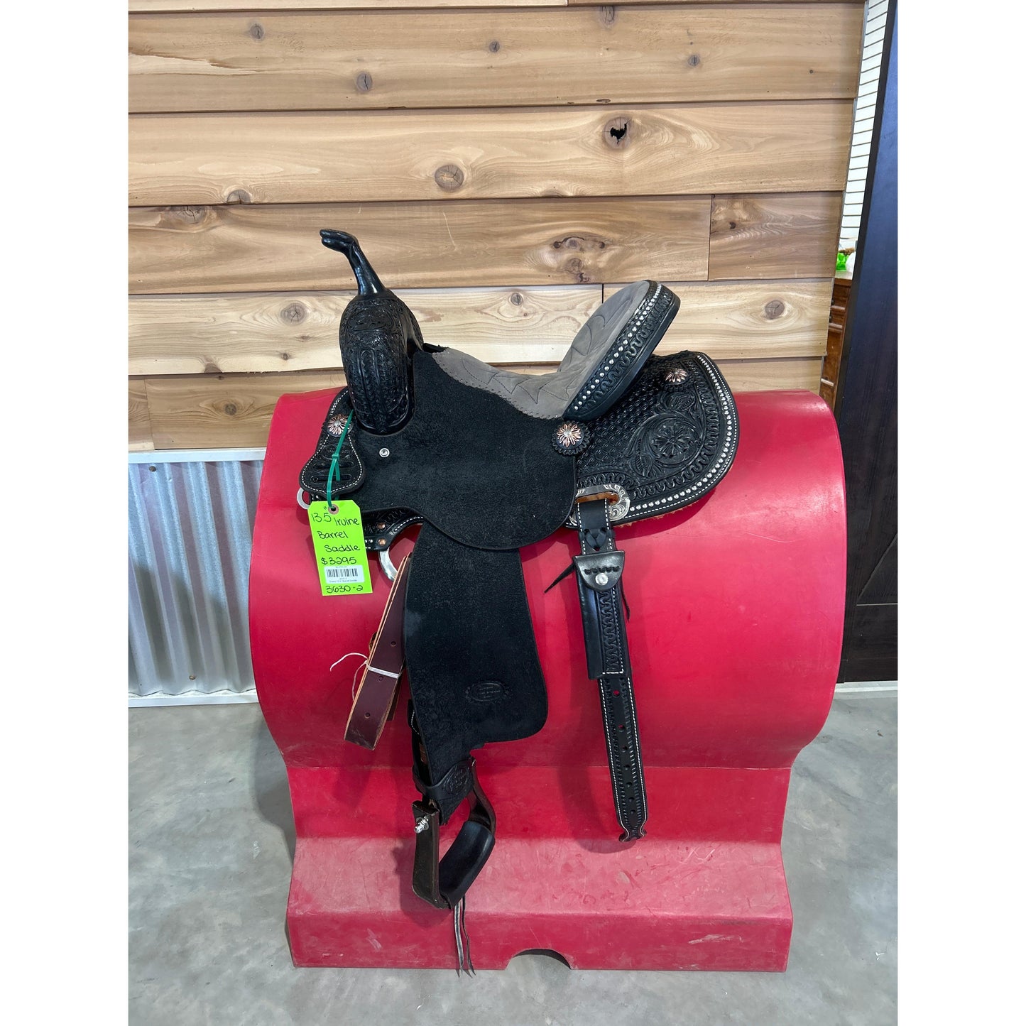 Irvine 13.5" Barrel Saddle