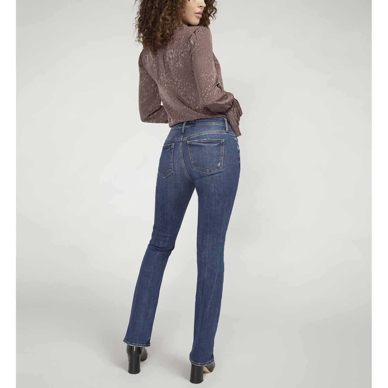 Silver Women's Suki Mid Rise Slim Bootcut Jeans - Indigo