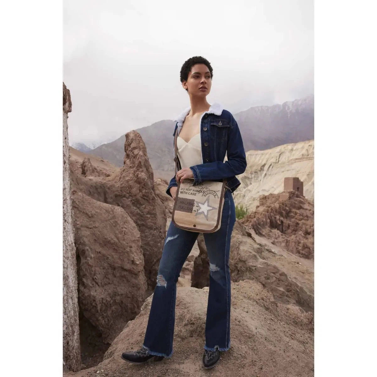 Myra Women's Vintage Adventurer Messenger Bag