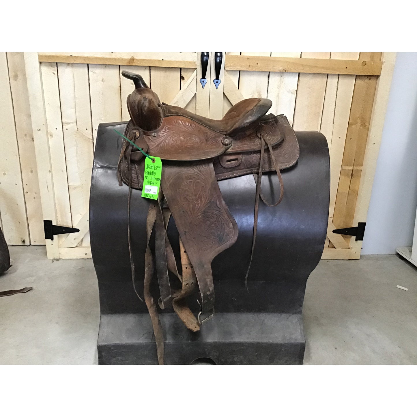 Used 13.5" Saddle NO STIRRUPS