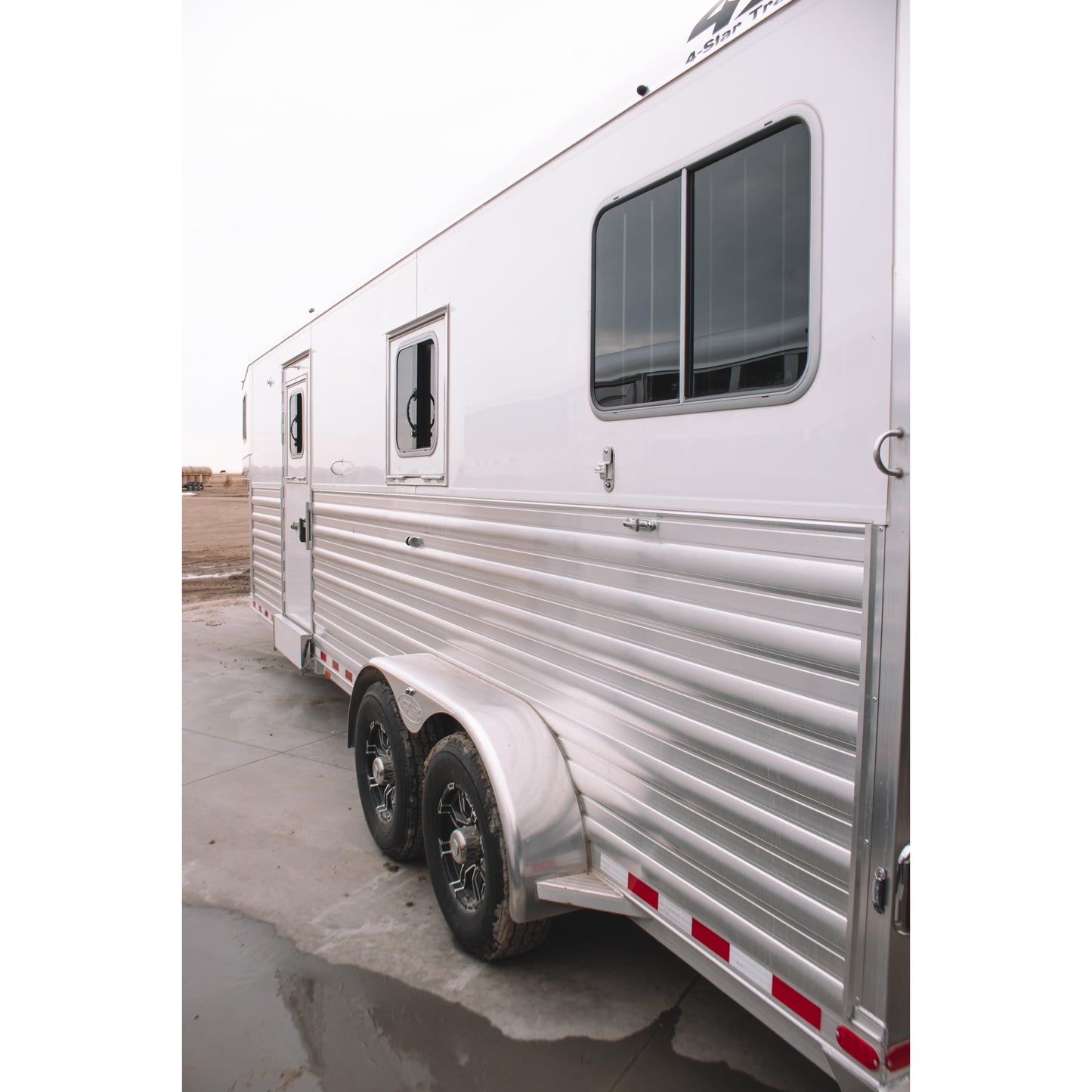 2026 4-Star 24' 2+1 Horse Trailer