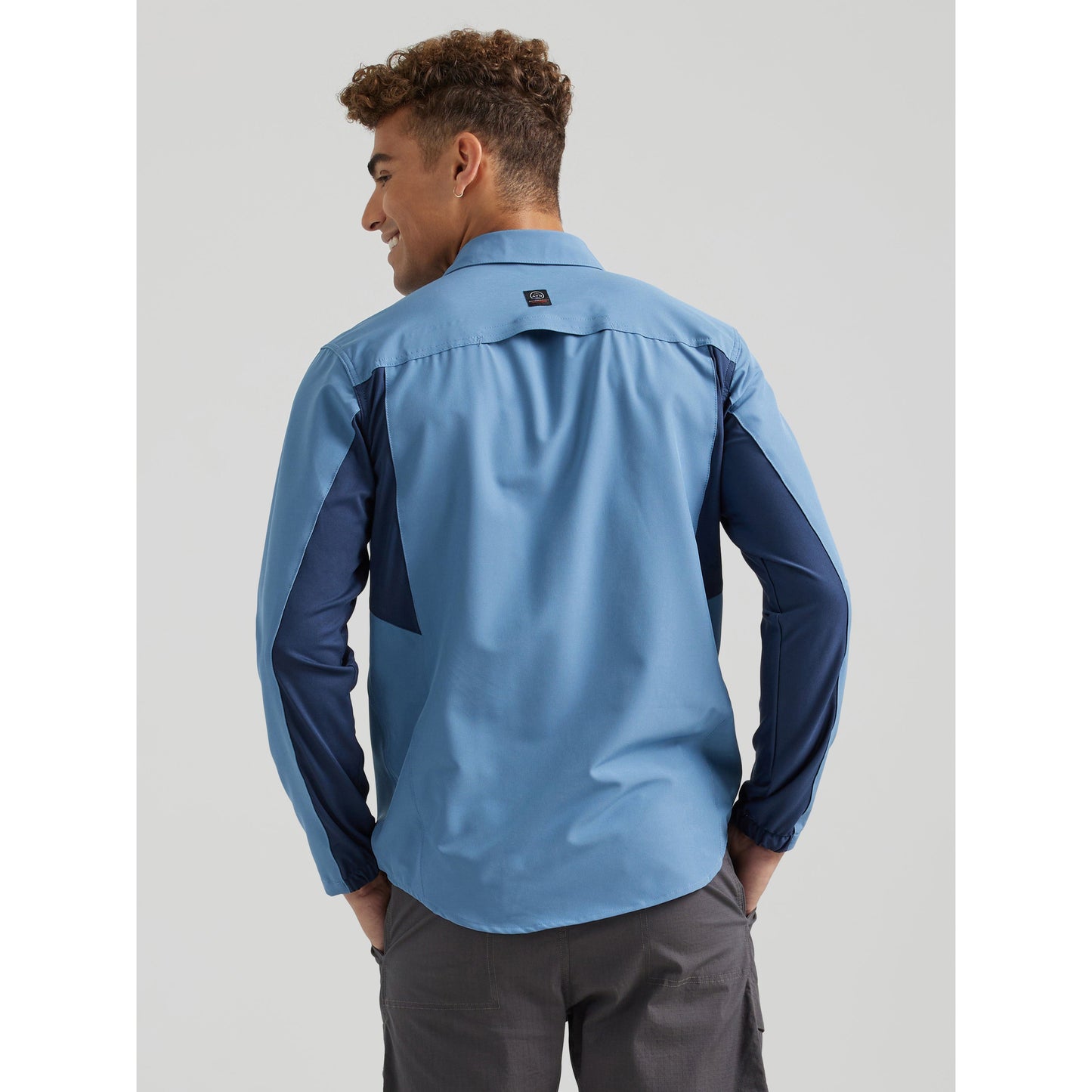 Wrangler Men's ATG Long Sleeve Valley Lake Shirt - Monument