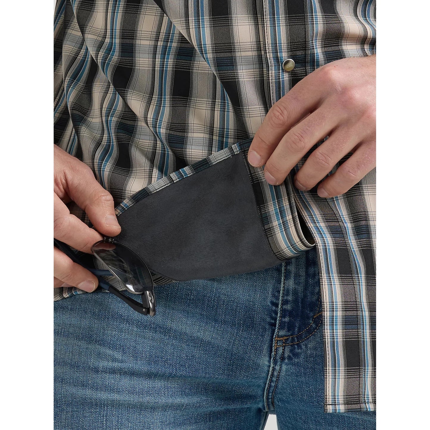 Wrangler Men's Performance Snap Long Sleeve Solid Shirt - Tan Black