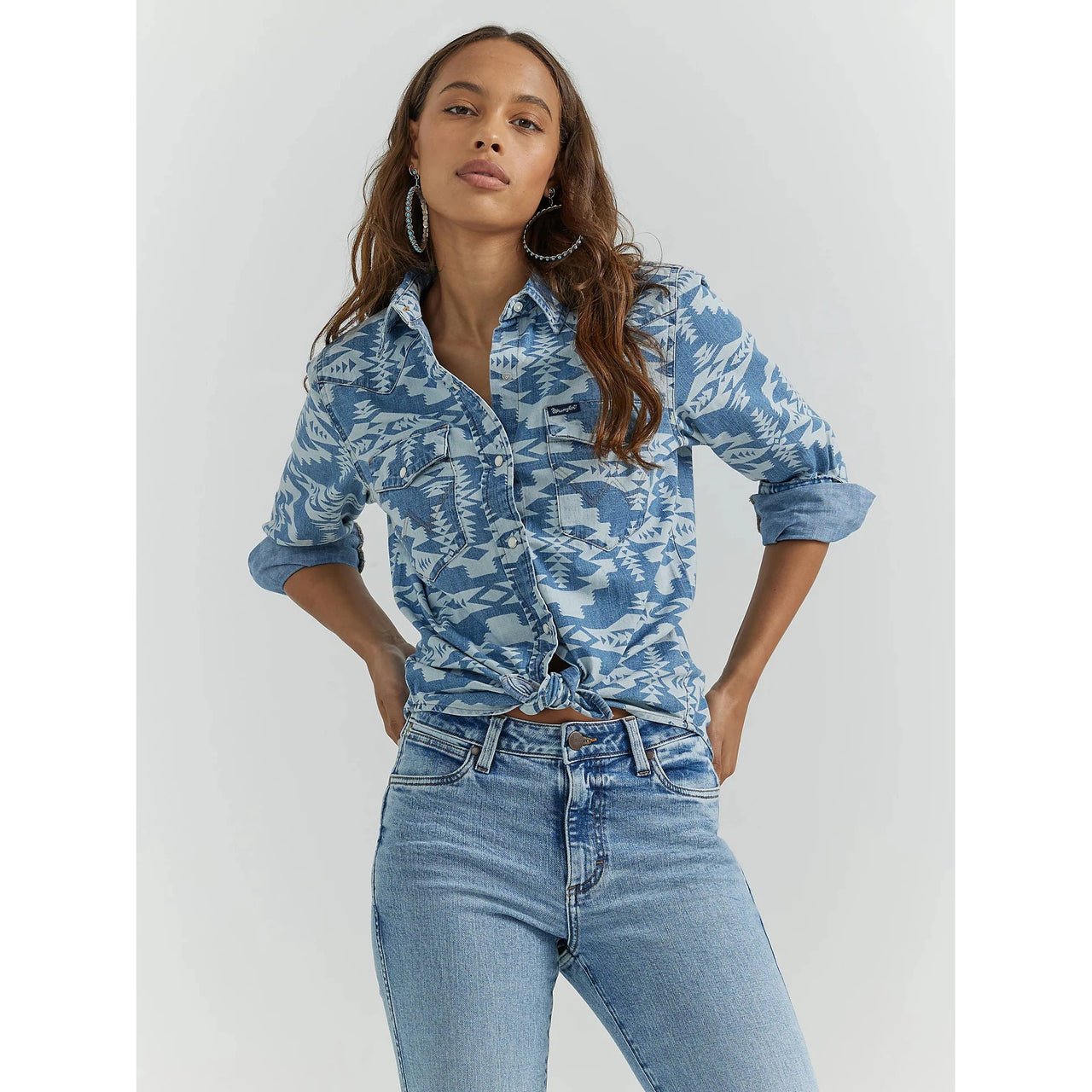 Wrangler Women's Geometric Cowboy Snap Shirt - Light Wash Denim