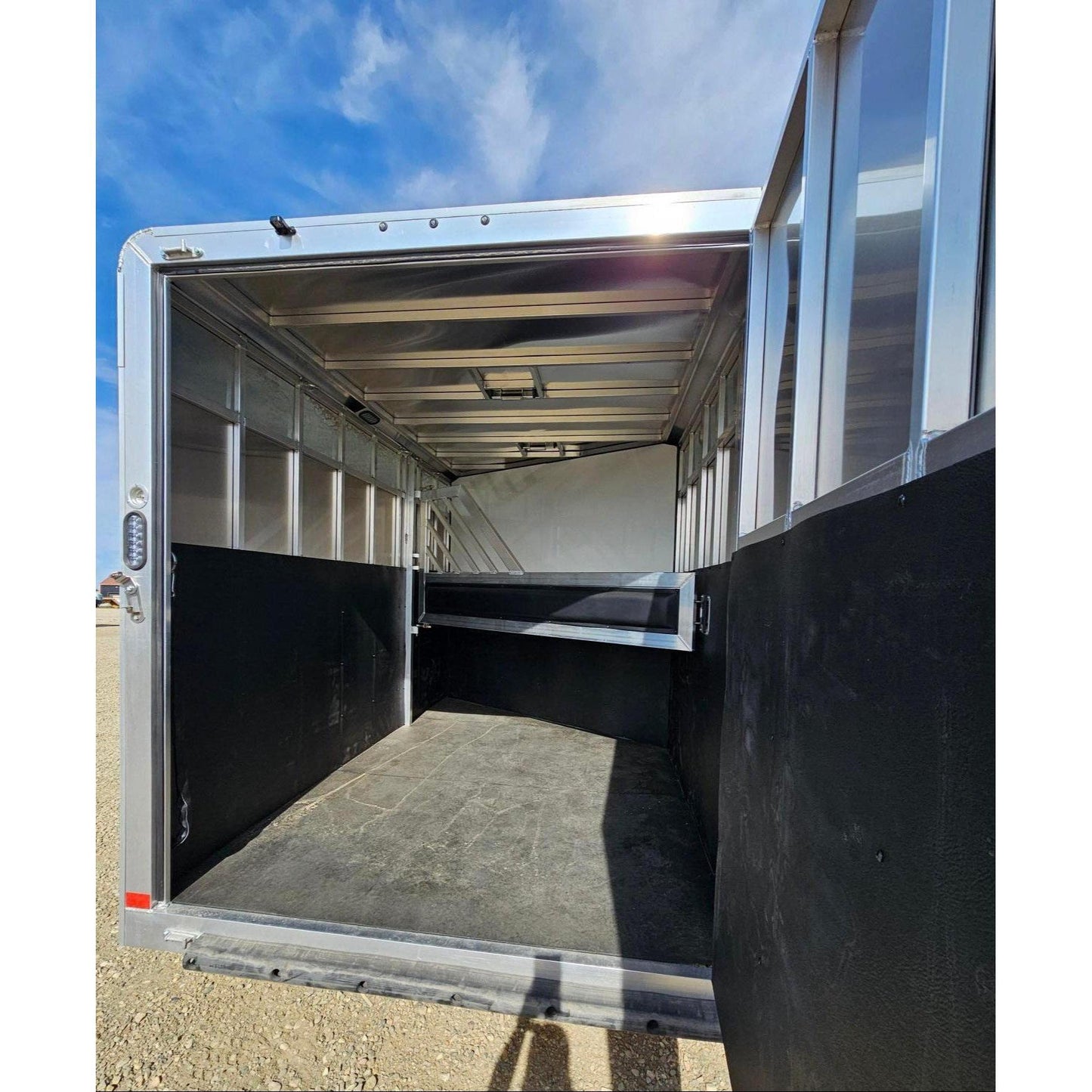 **RENTAL** 2025 High Country Colt Big Sky Series Combo/Slant 2-Horse (Wood Floor)