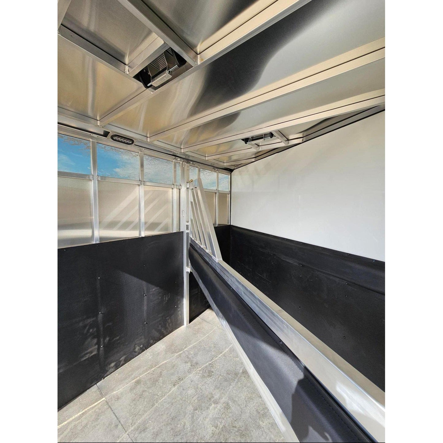 **RENTAL** 2025 High Country Colt Big Sky Series Combo/Slant 2-Horse (Wood Floor)