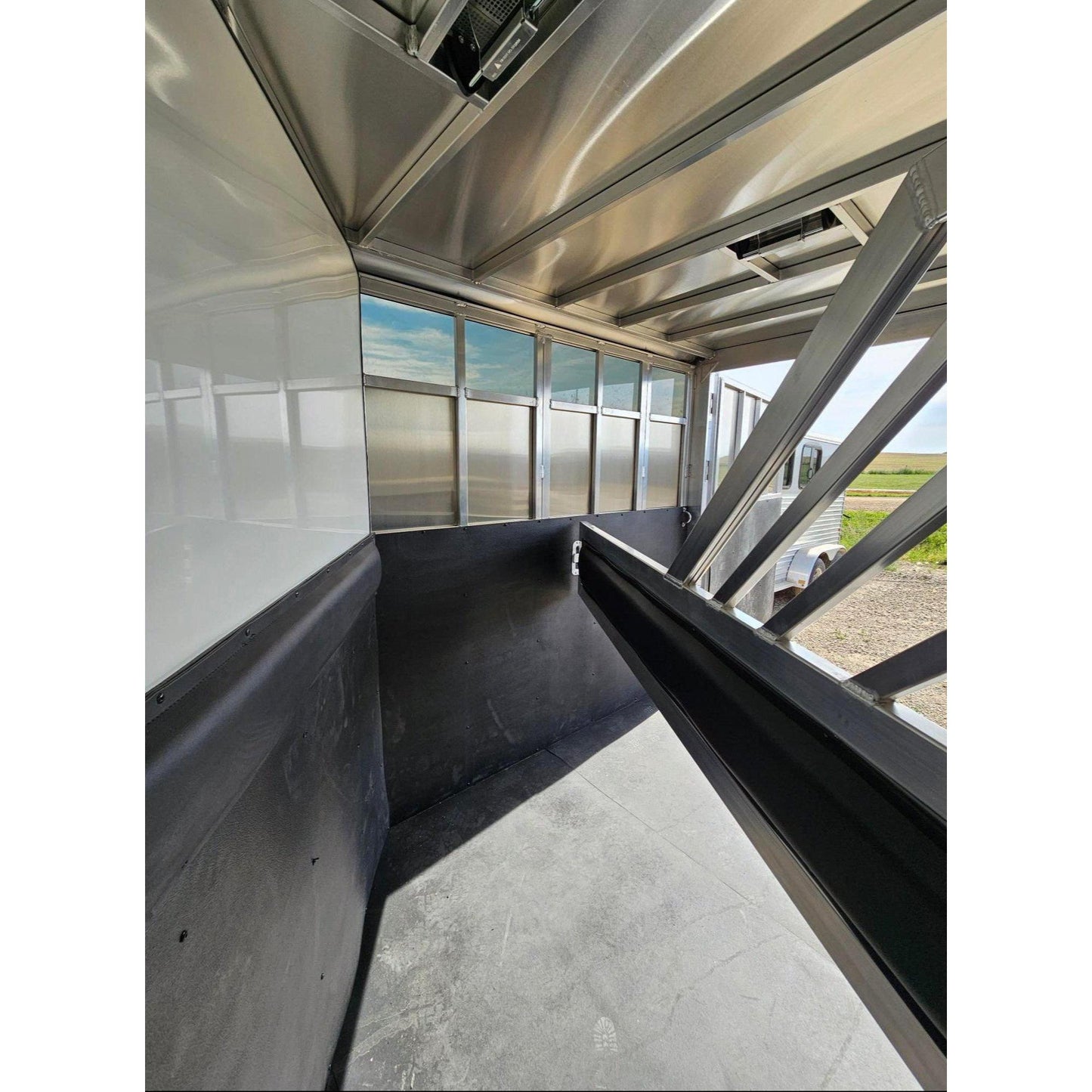 **RENTAL** 2025 High Country Colt Big Sky Series Combo/Slant 2-Horse (Wood Floor)