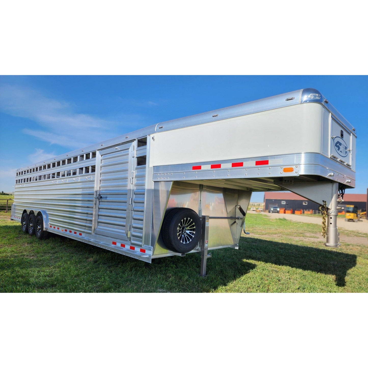 2026 4-Star 32' Horse/Stock Trailer