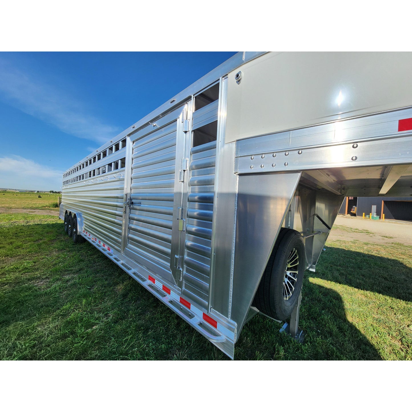 2026 4-Star 32' Horse/Stock Trailer