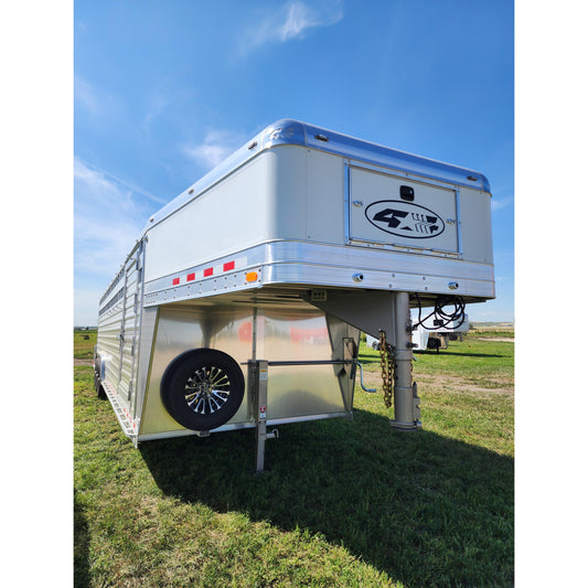 2026 4-Star 32' Horse/Stock Trailer