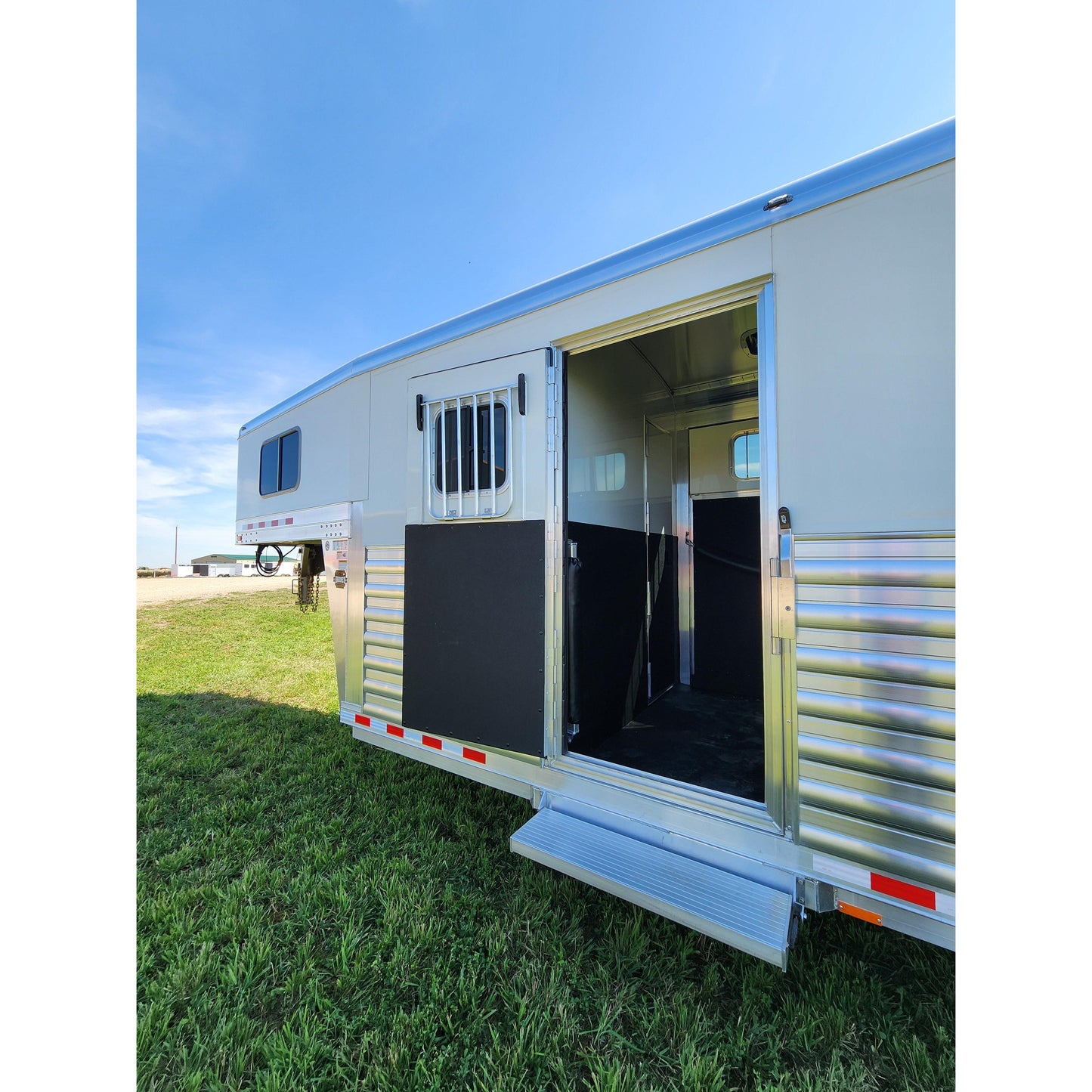2026 4-Star 24' 2+1 Horse Trailer