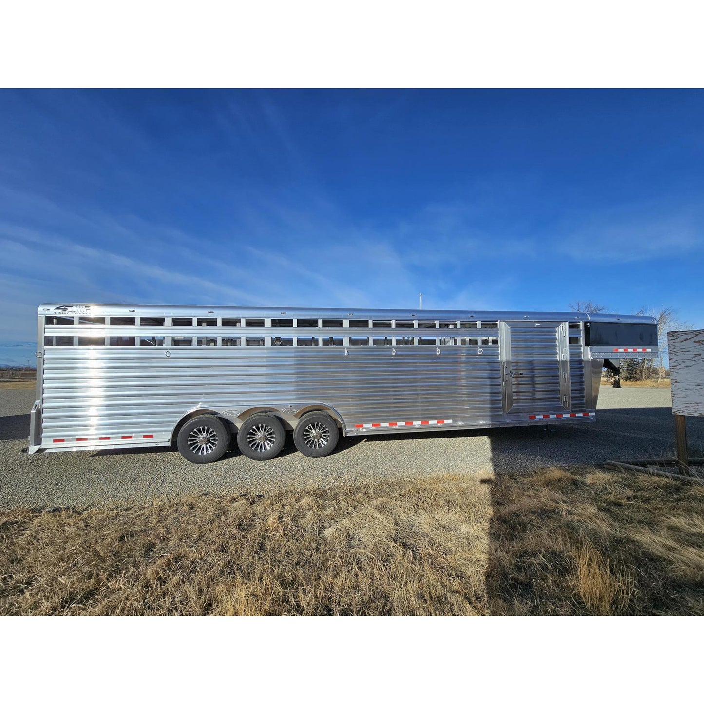 2026 4-STAR 32' Stock Trailer with Rolling Center Gate