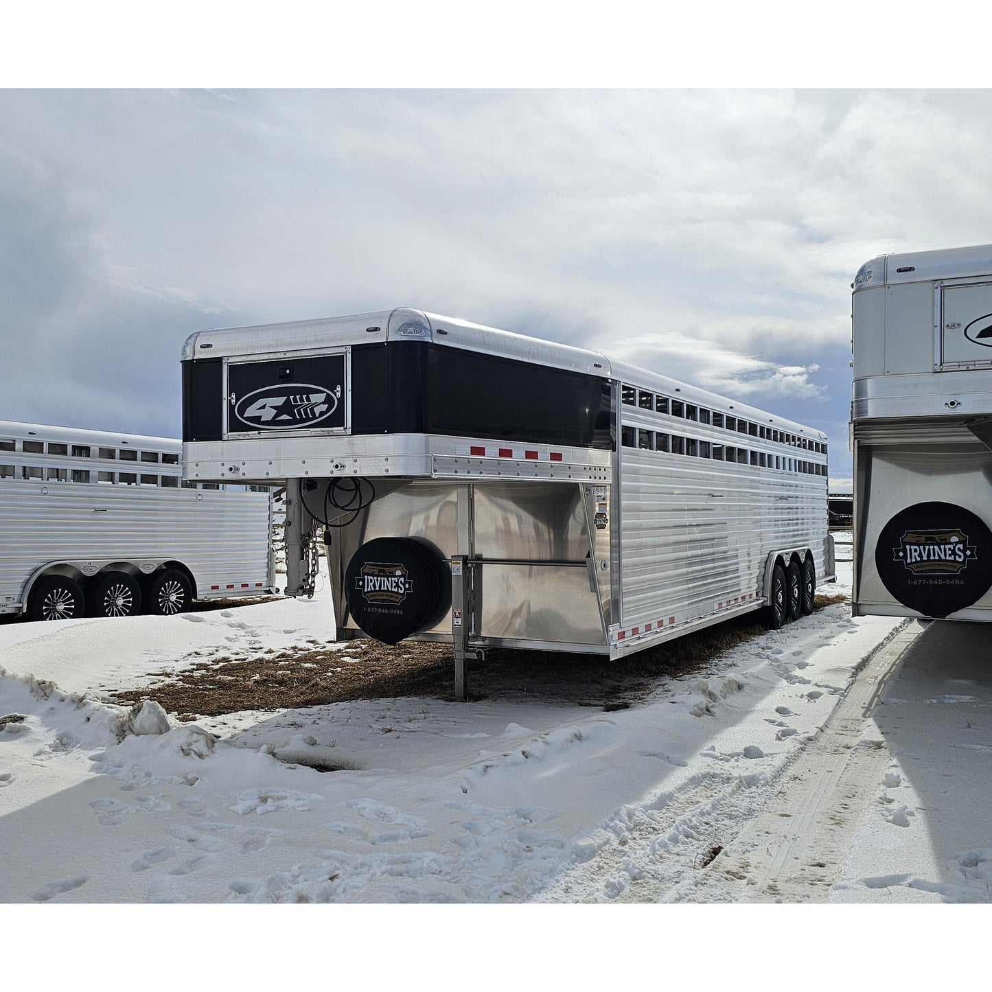 2026 4-Star 30'Stock Trailer w/ Slider in Center Gate