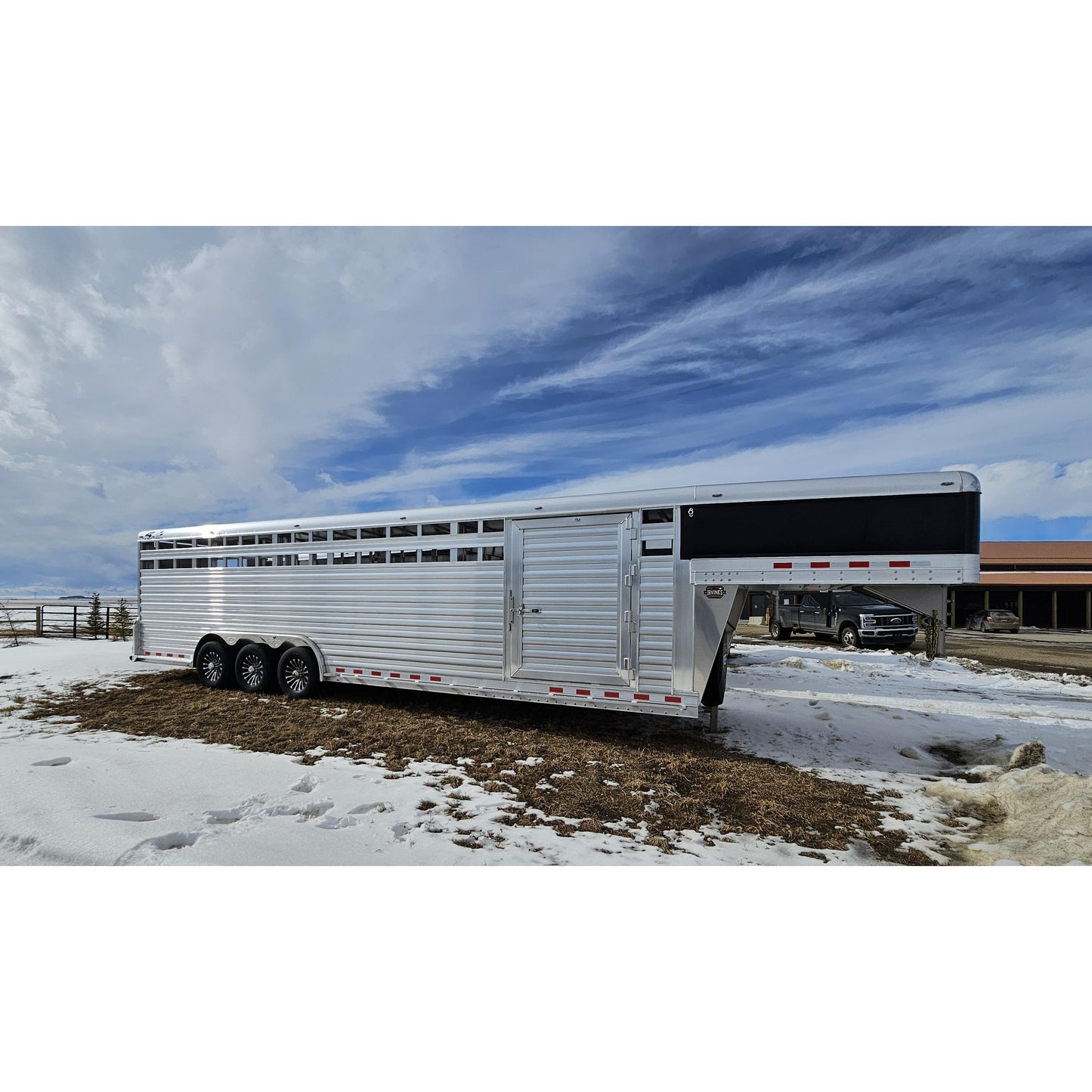 2026 4-Star 30'Stock Trailer w/ Slider in Center Gate