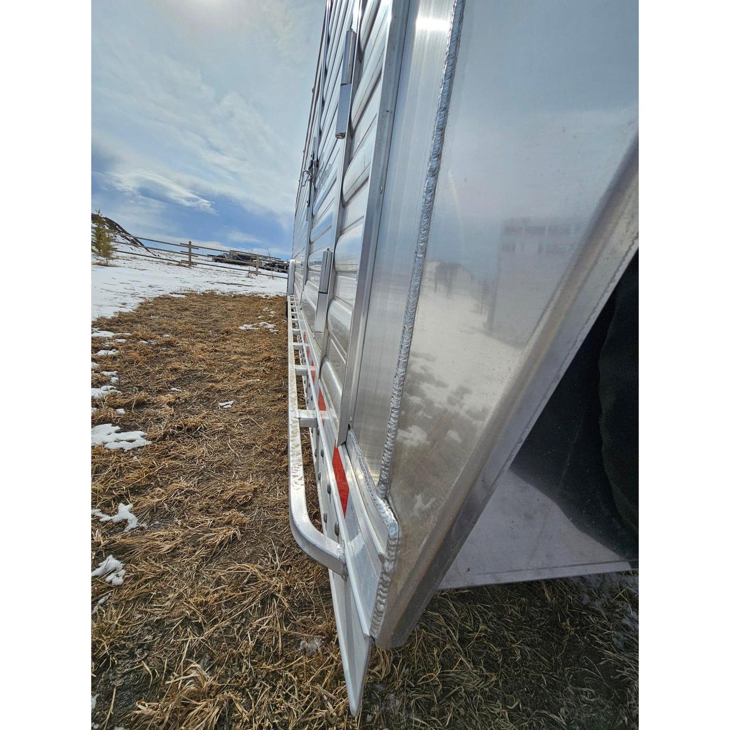 2026 4-Star 30'Stock Trailer w/ Slider in Center Gate