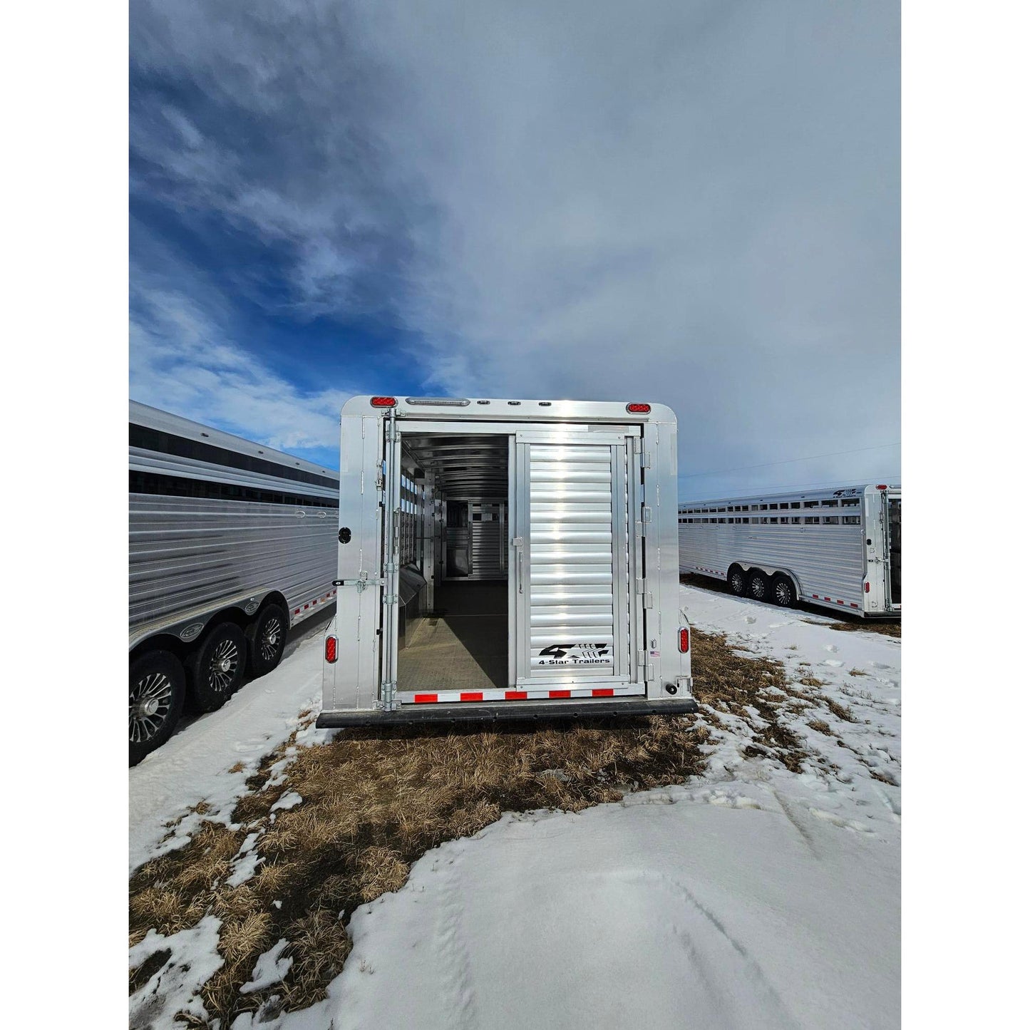 2026 4-Star 30'Stock Trailer w/ Slider in Center Gate