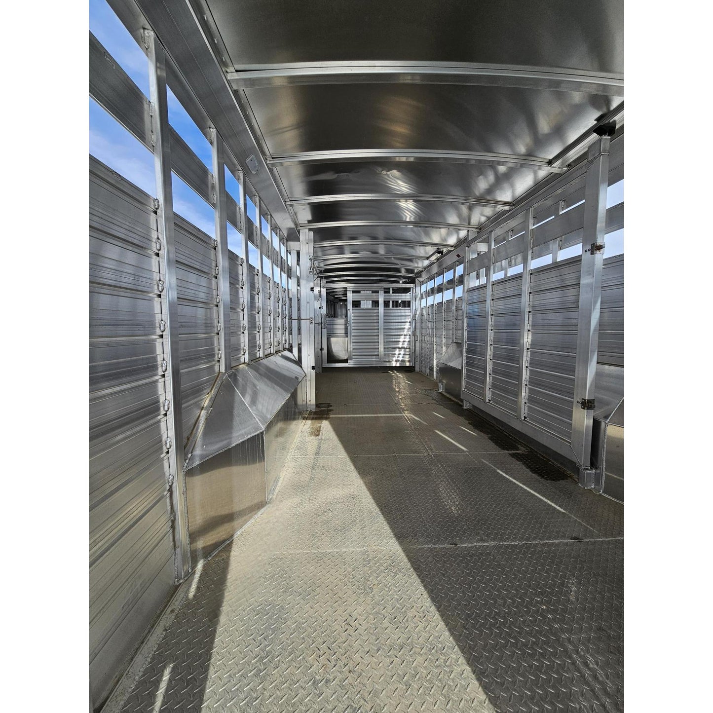 2026 4-Star 30'Stock Trailer w/ Slider in Center Gate