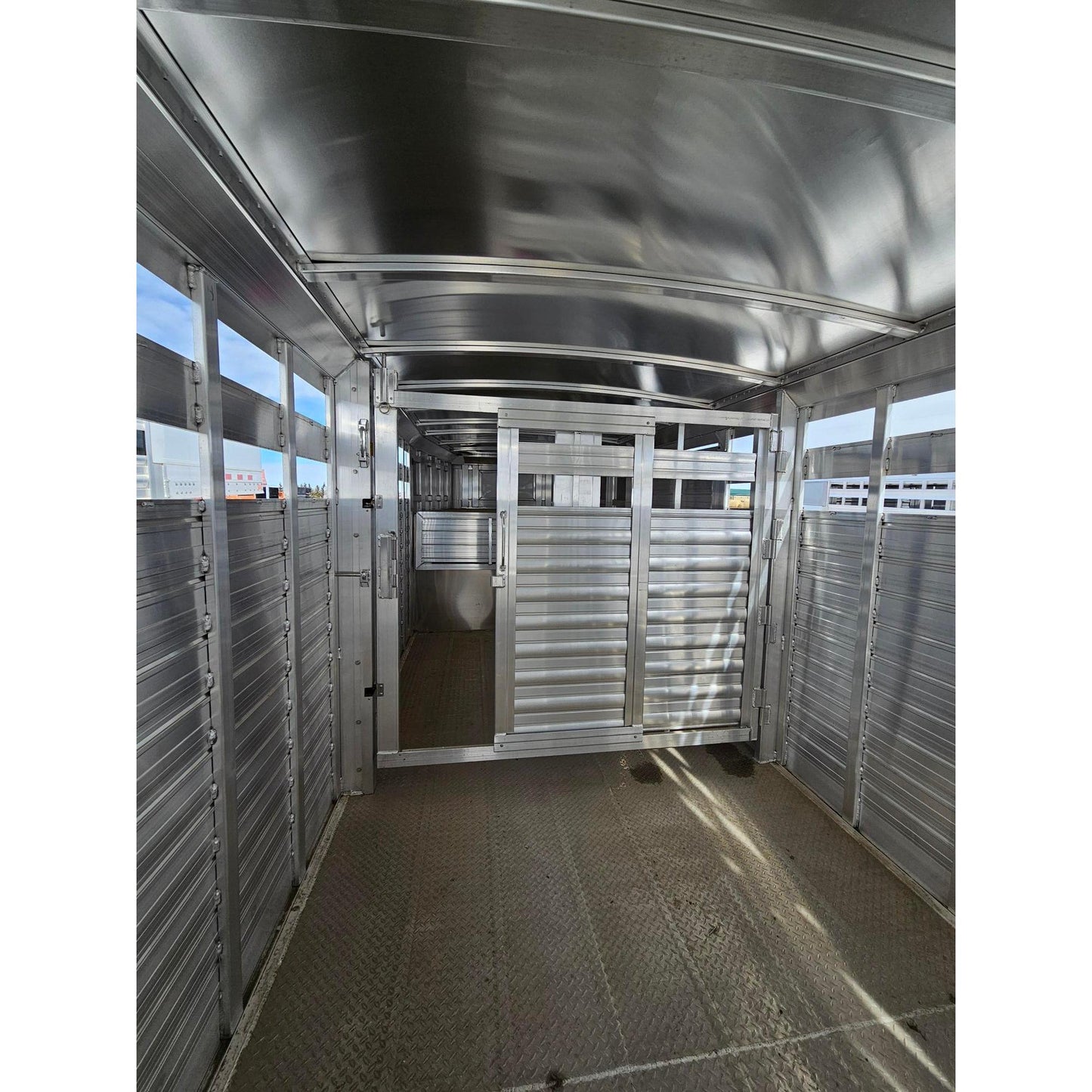 2026 4-Star 30'Stock Trailer w/ Slider in Center Gate