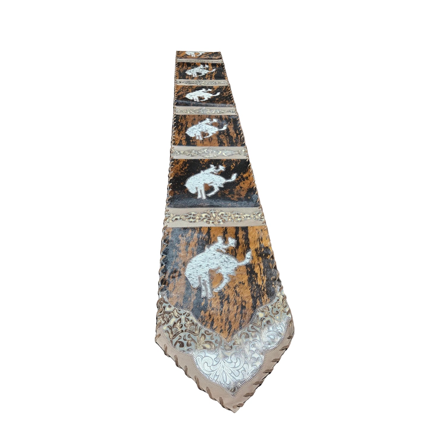 D2W Trading Table Runner Model 2 Bucking Horse w Details Floral Tan Laced Border