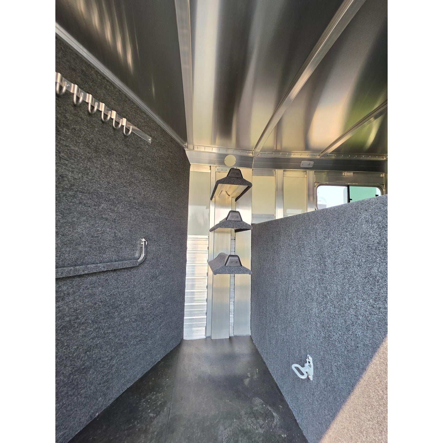 2027 4-Star 17' 3-Horse Slant Load Trailer