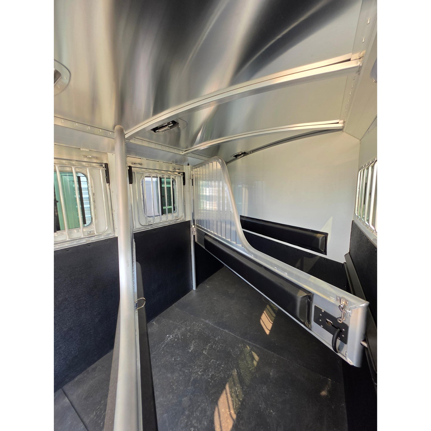 2027 4-Star 17' 3-Horse Slant Load Trailer