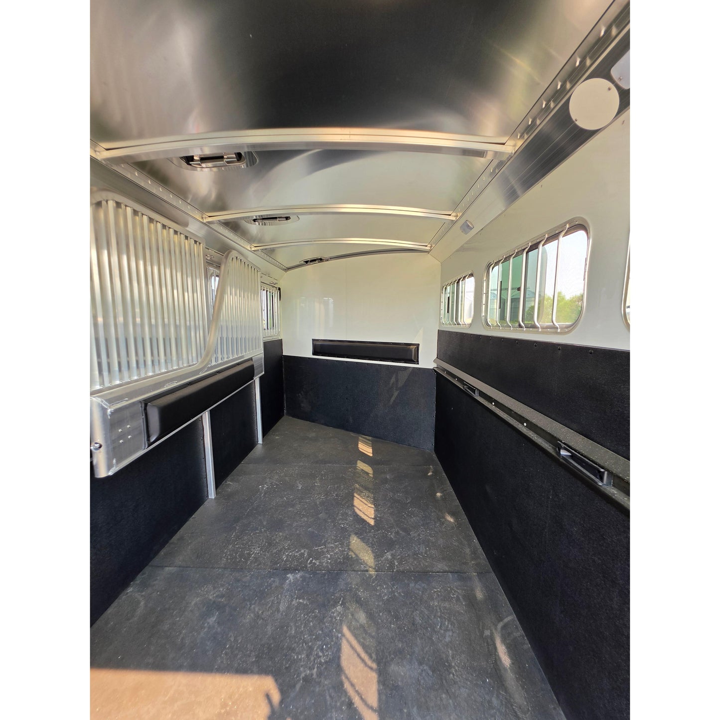 2027 4-Star 17' 3-Horse Slant Load Trailer