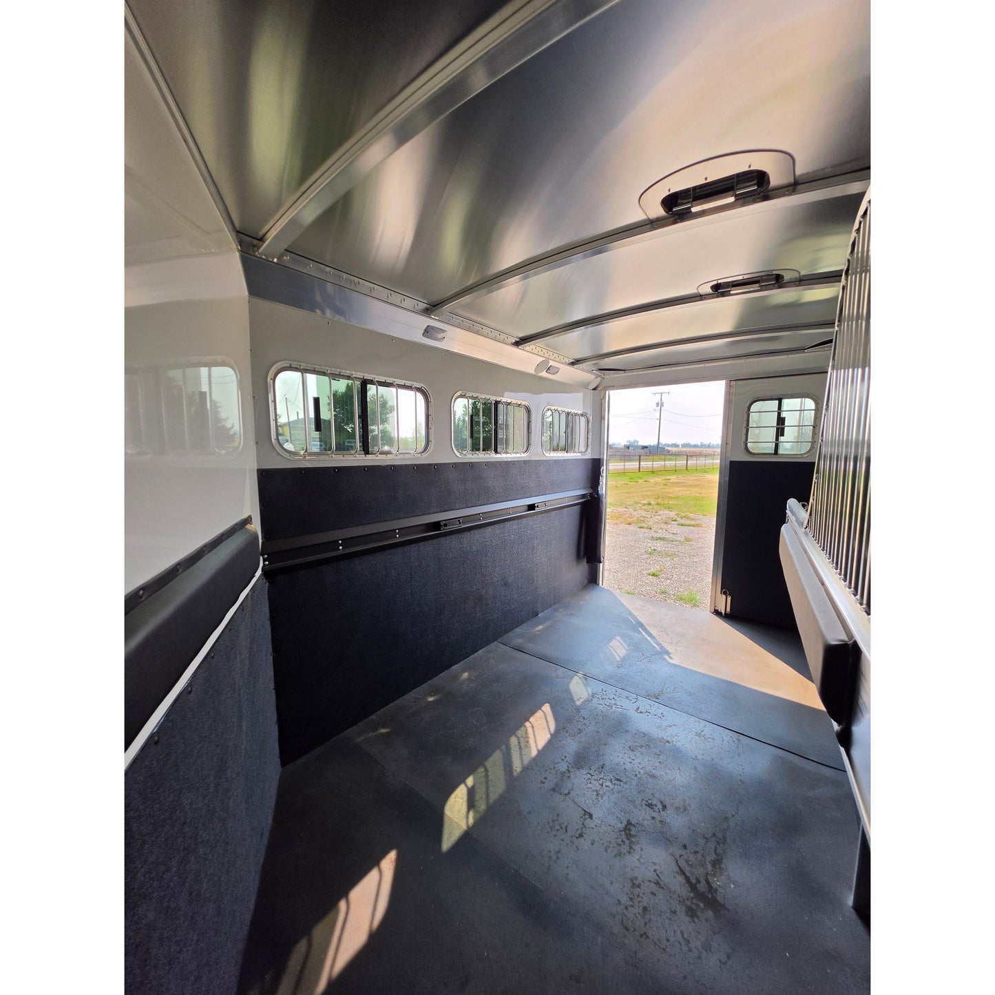 2027 4-Star 17' 3-Horse Slant Load Trailer