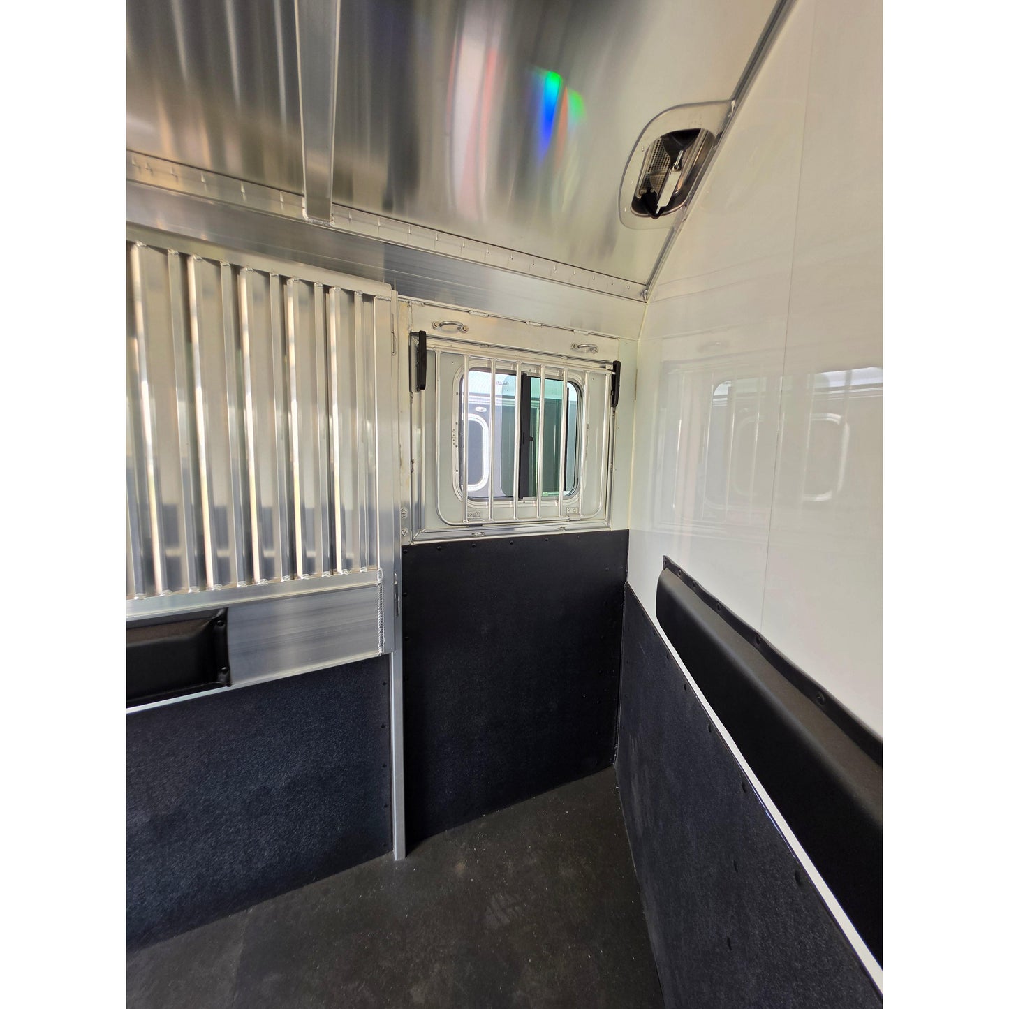 2027 4-Star 17' 3-Horse Slant Load Trailer
