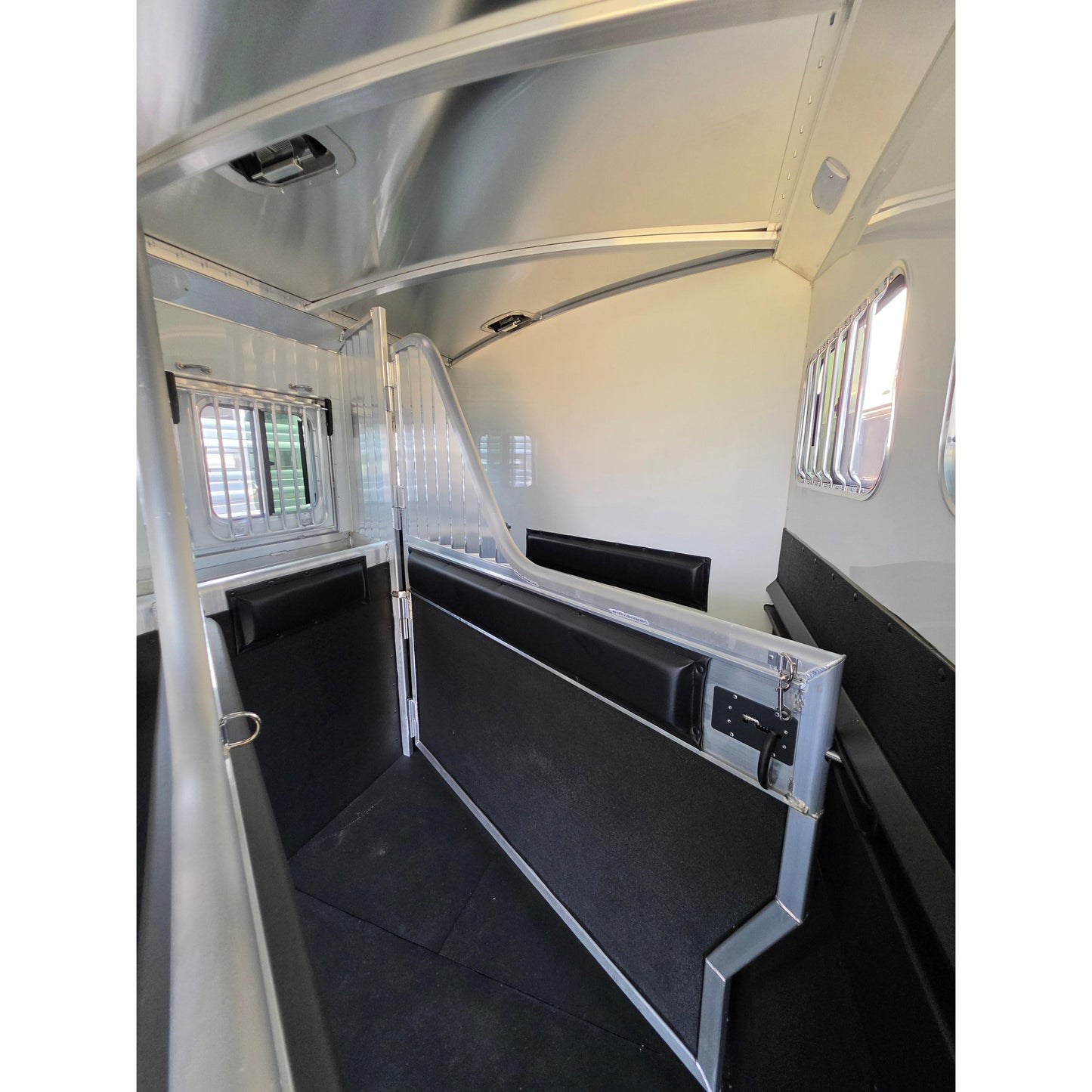 2027 4-Star 23' 4-Horse Slant Load Super Tack