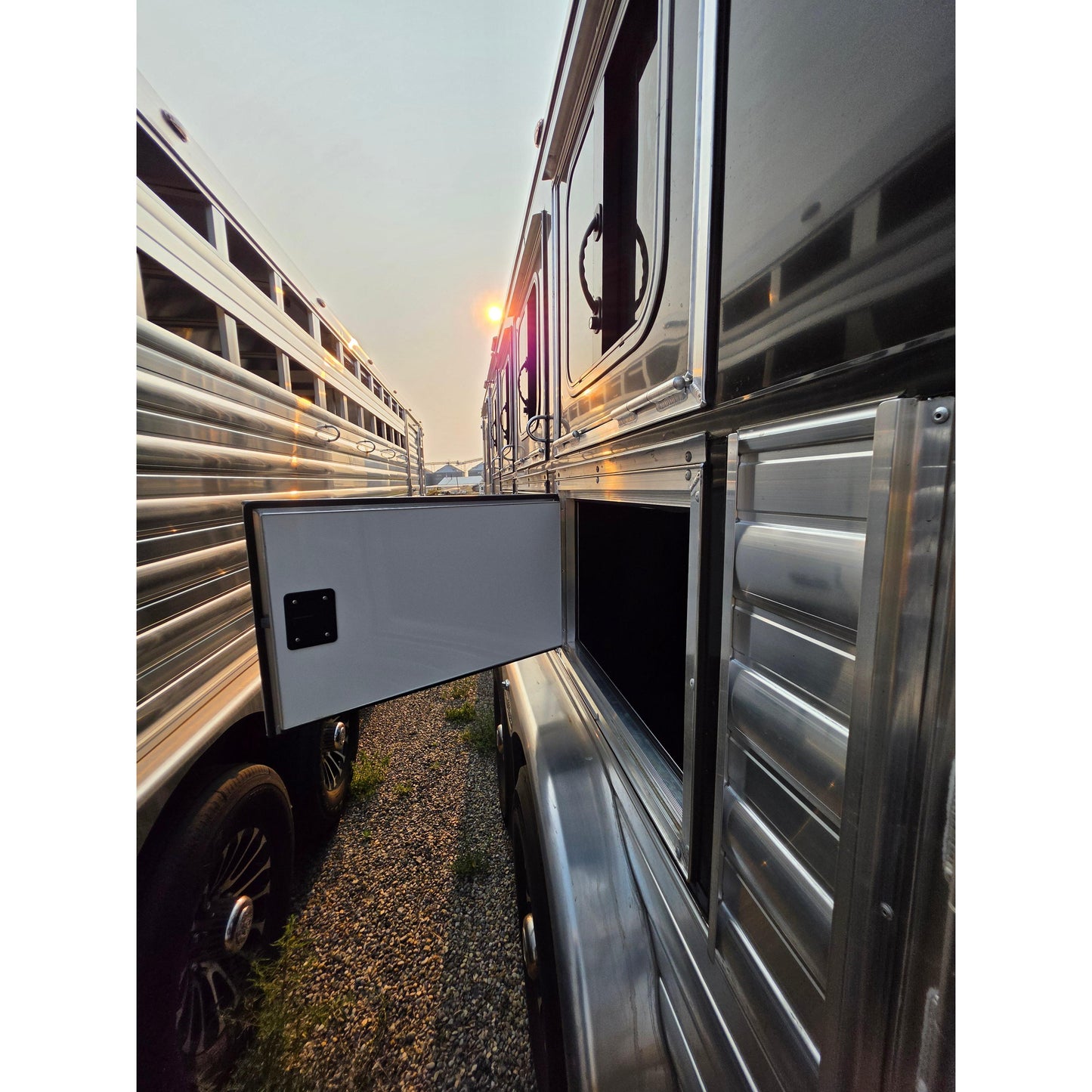 2027 4-Star 23' 4-Horse Slant Load Super Tack