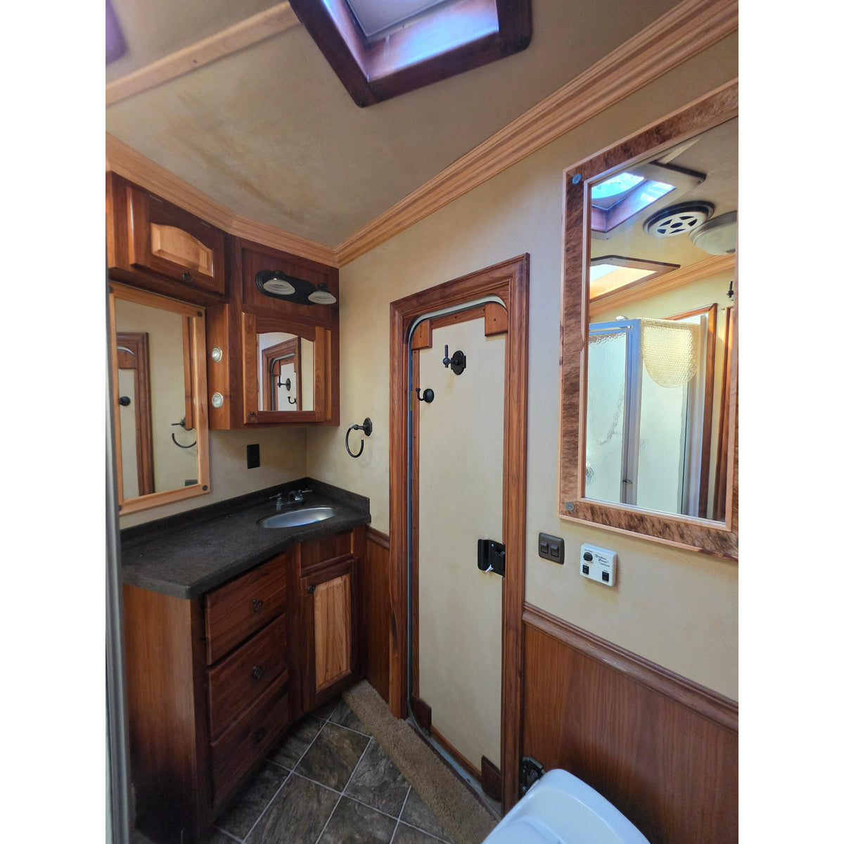 2005 Sooner Living Quarter SE415