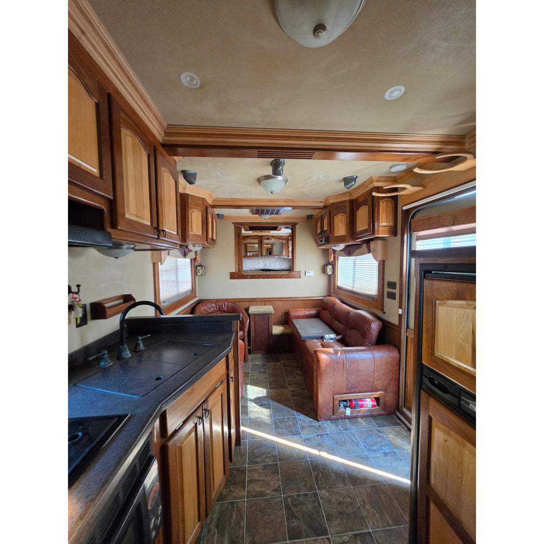 2005 Sooner Living Quarter SE415
