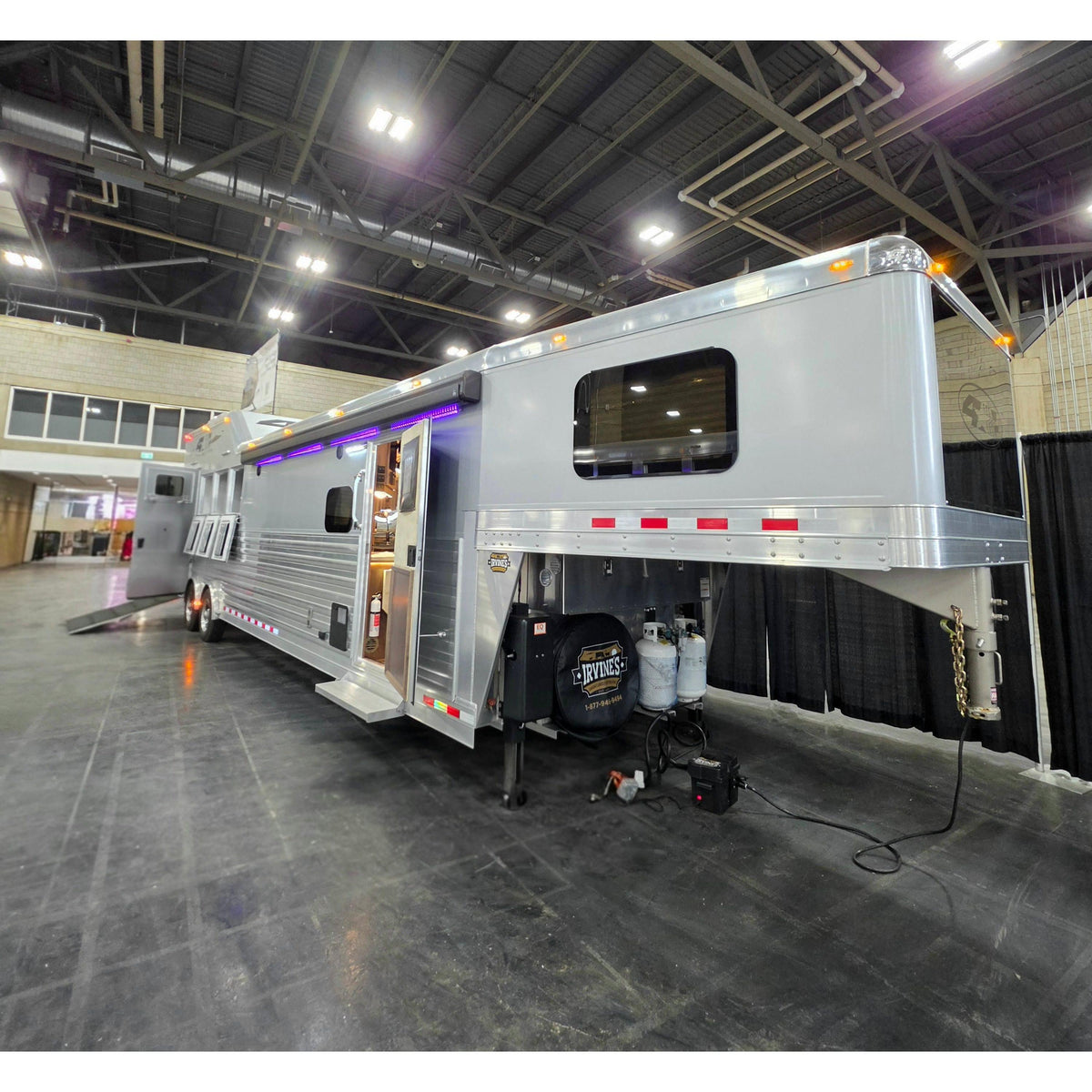 2027 4-Star 34' 4-Horse LQ by Trail Boss