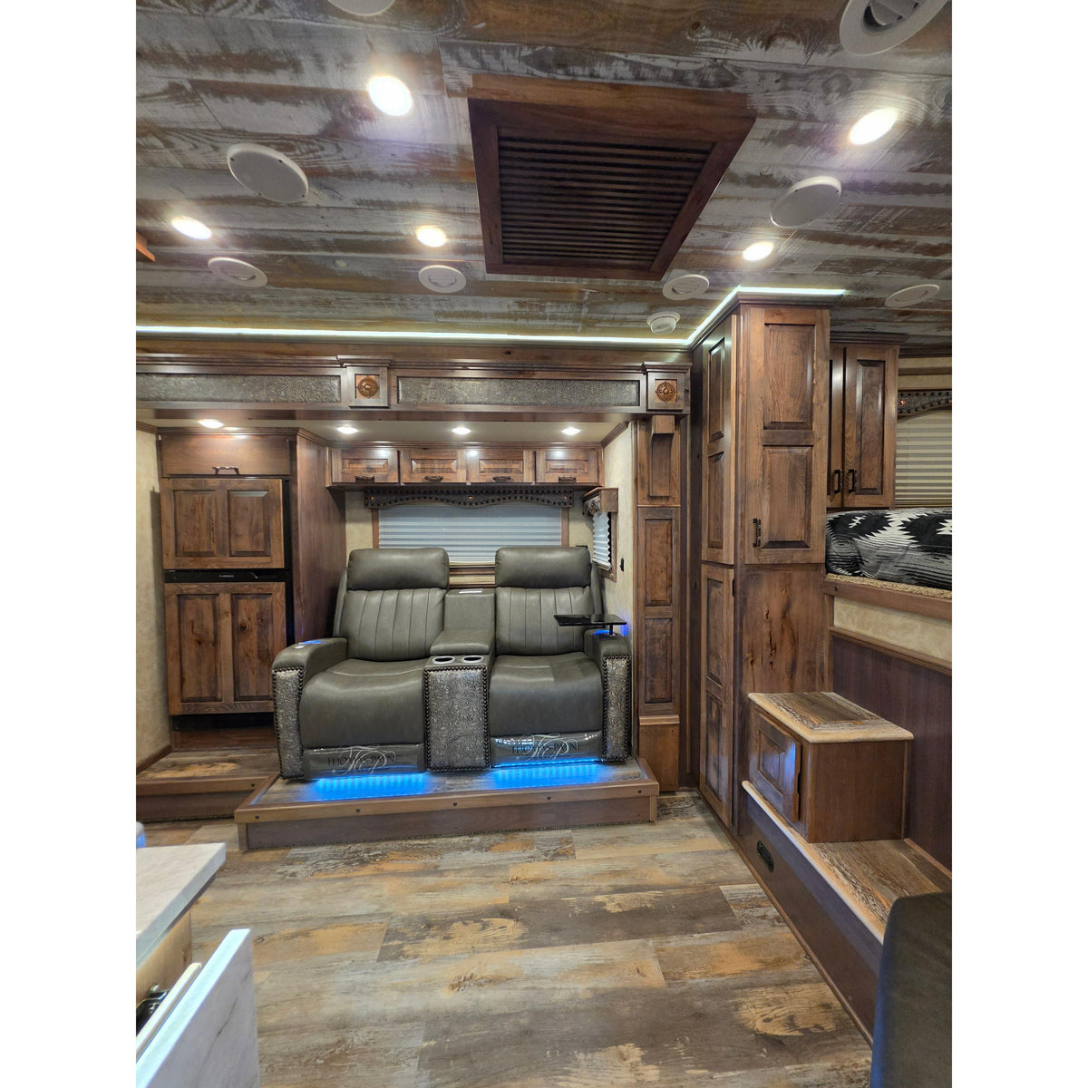 2027 4-Star 34' 4-Horse LQ by Trail Boss