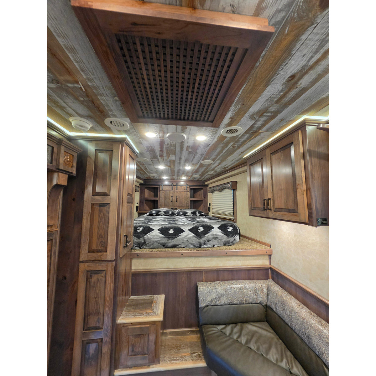 2027 4-Star 34' 4-Horse LQ by Trail Boss