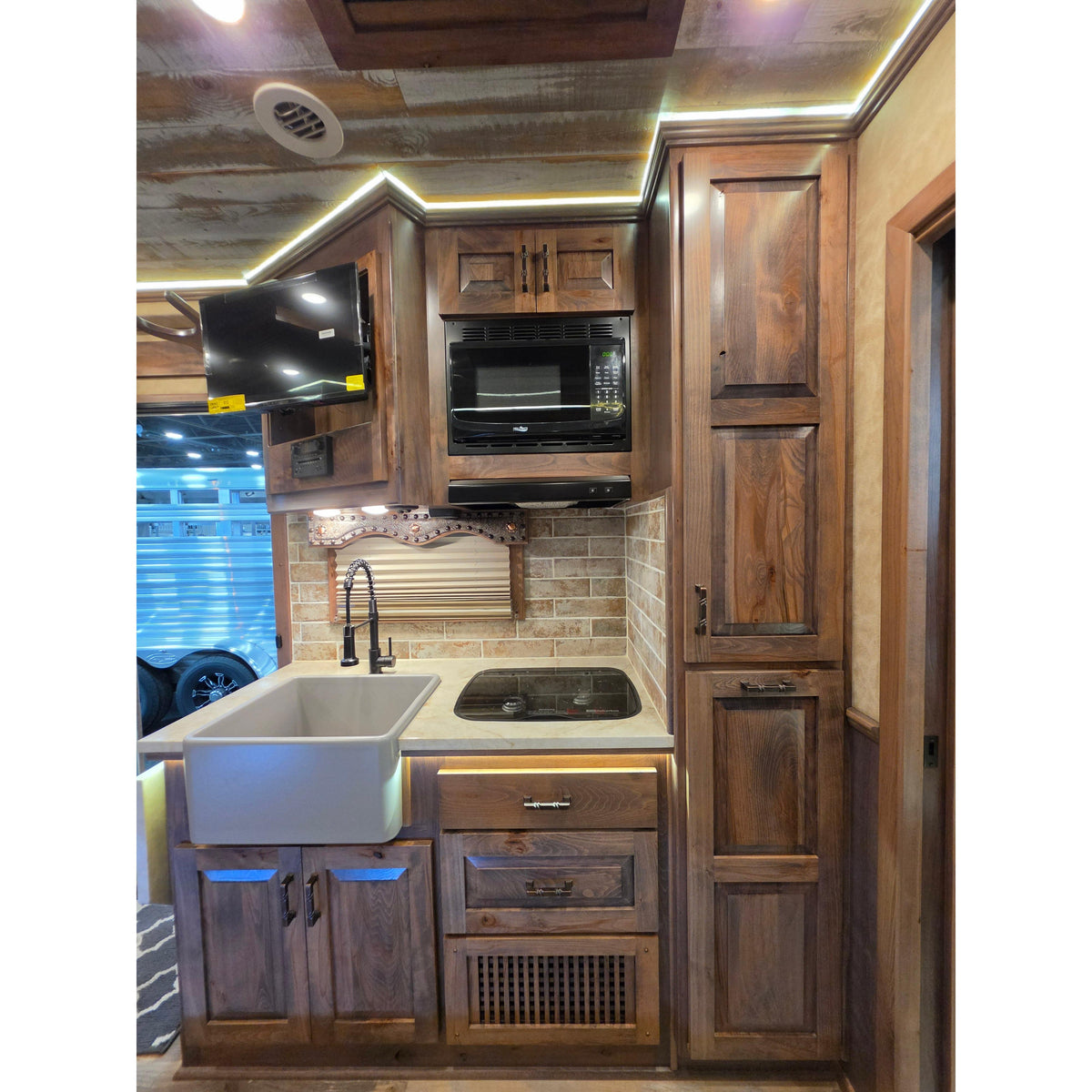 2027 4-Star 34' 4-Horse LQ by Trail Boss