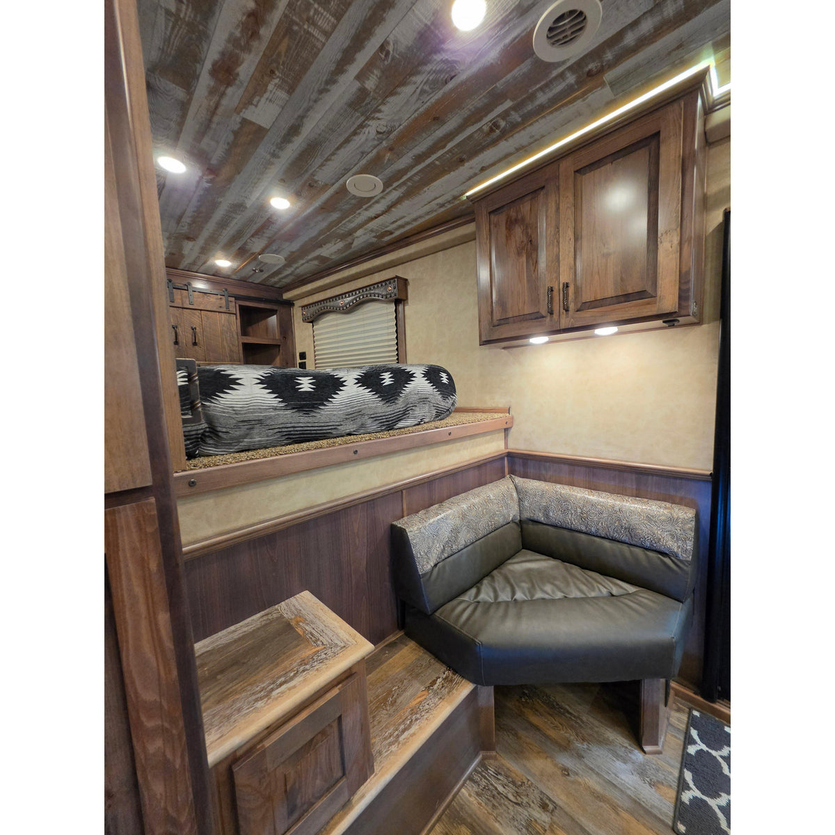 2027 4-Star 34' 4-Horse LQ by Trail Boss