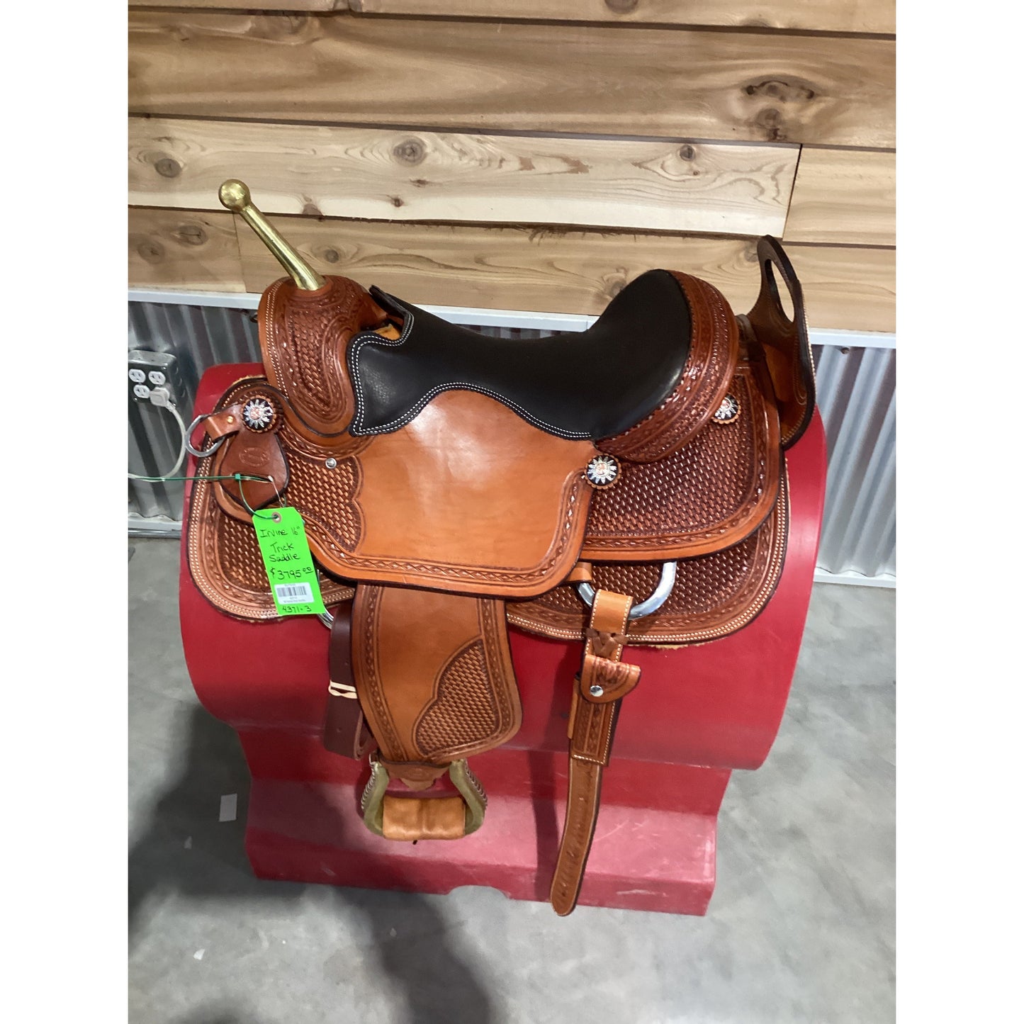 16" Irvine Trick Saddle