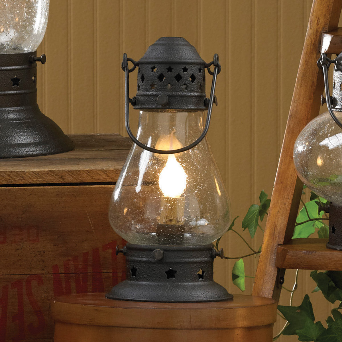 Crimped Canister Lamp with Shade - Black