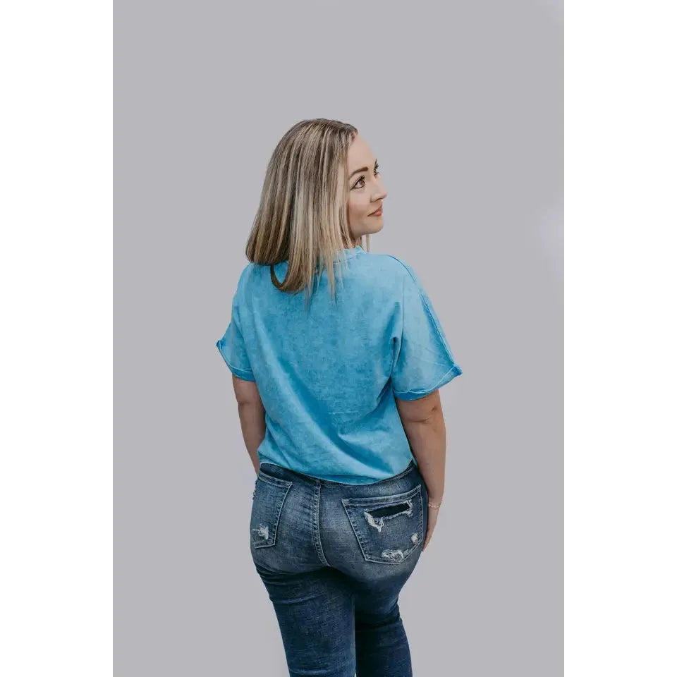 Merigold Kiss Women's Short Sleeve Star Acid Wash Crop Tee Shirt