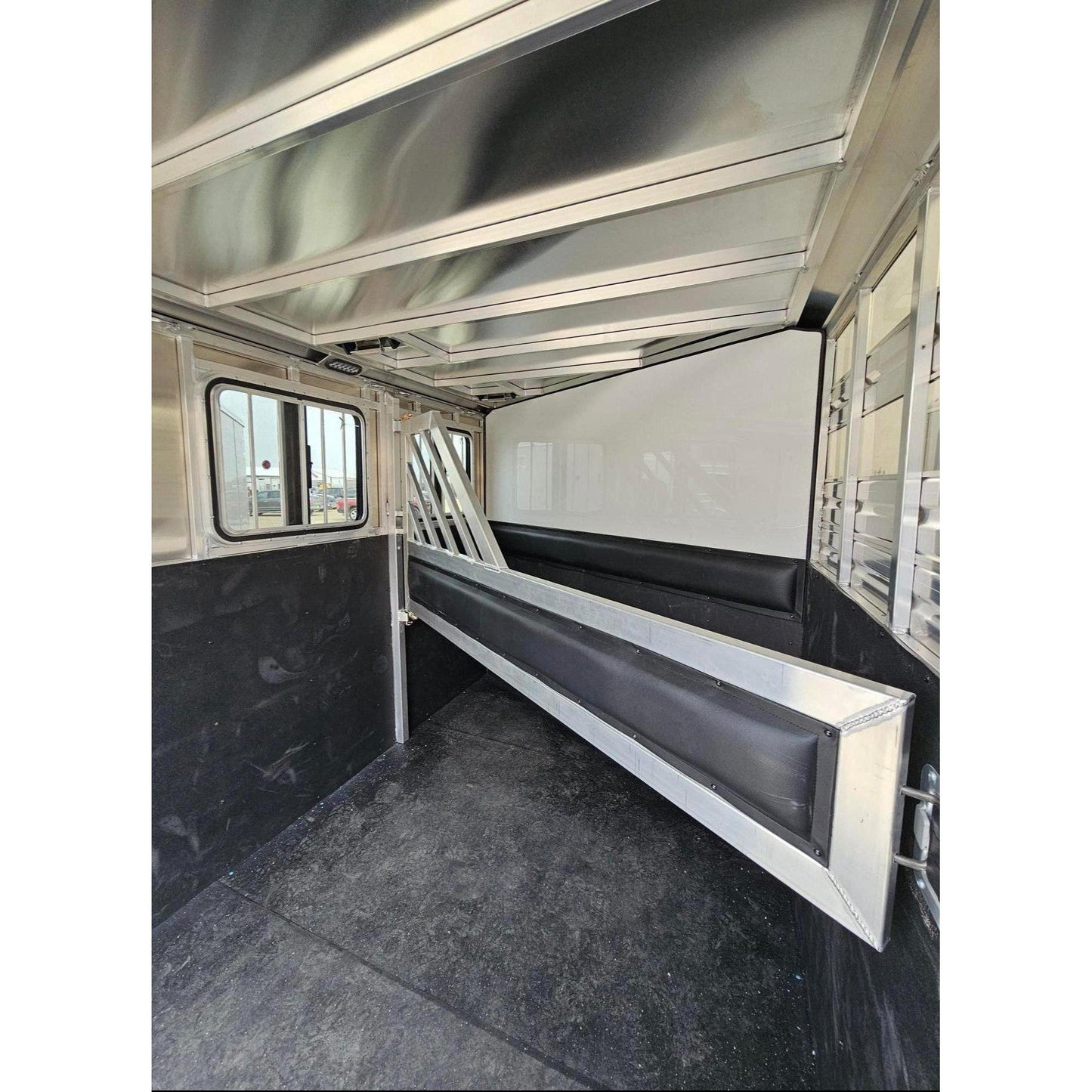 2024 High Country Colt Series Combo/Slant 2-Horse Lite (Wood Deck)