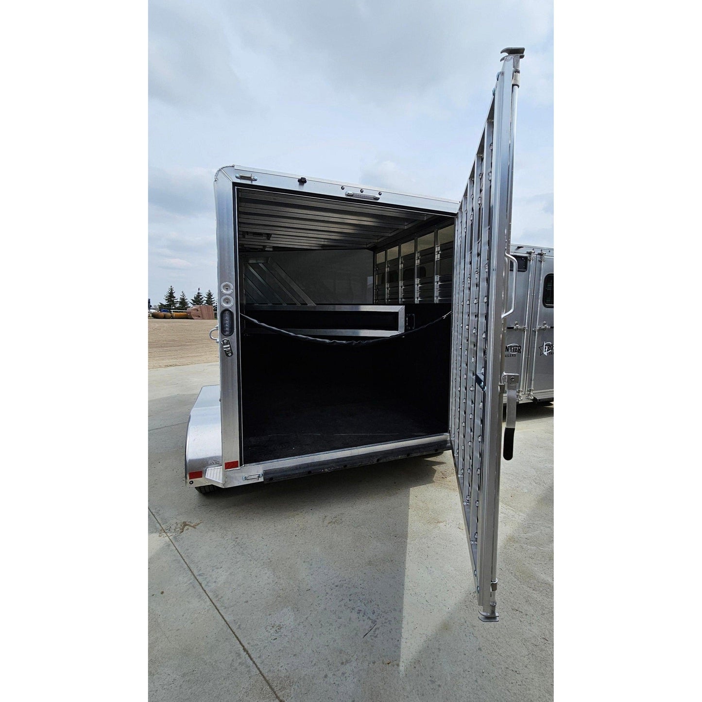 2024 High Country Colt Series Combo/Slant 2-Horse Lite (Wood Deck)