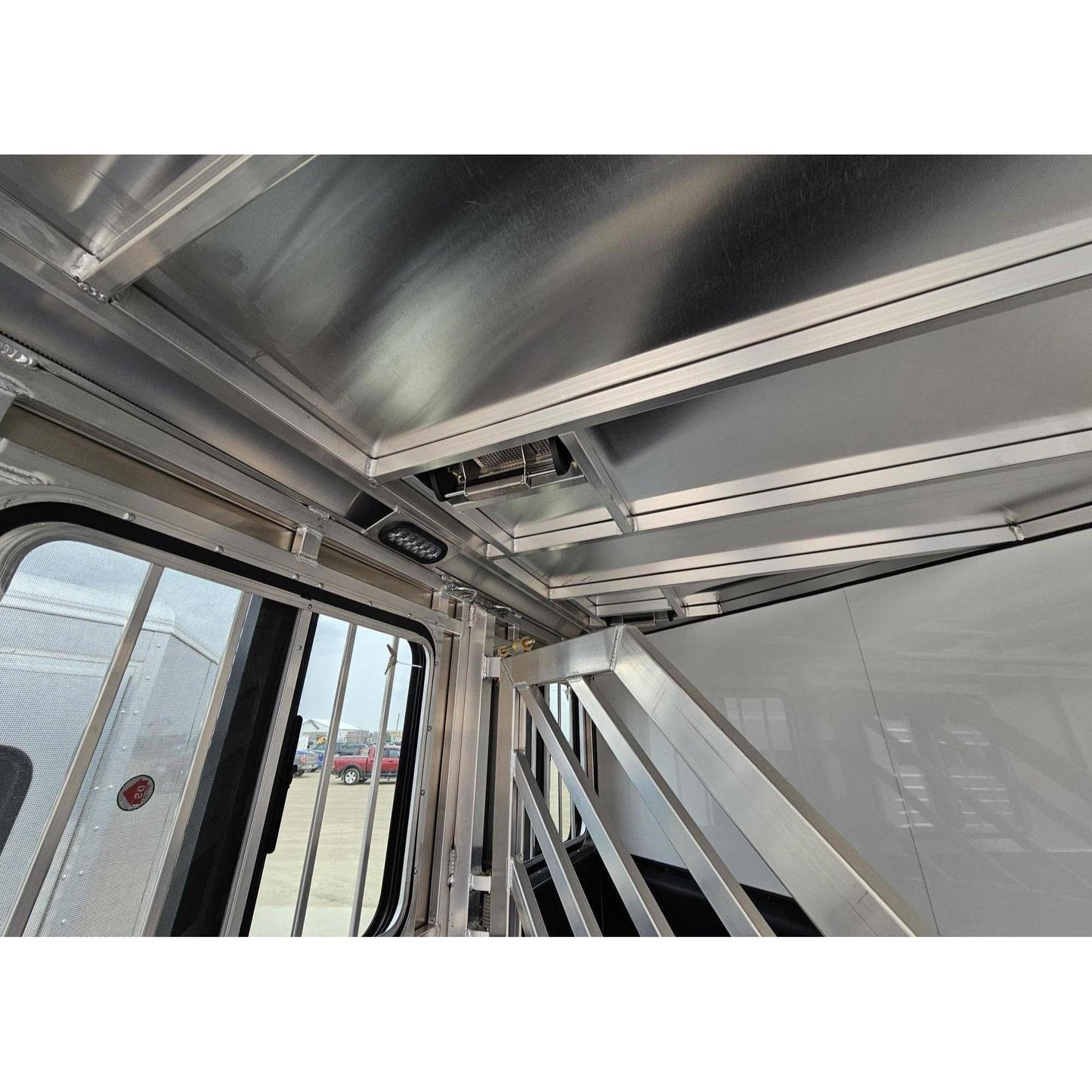 2024 High Country Colt Series Combo/Slant 2-Horse Lite (Wood Deck)