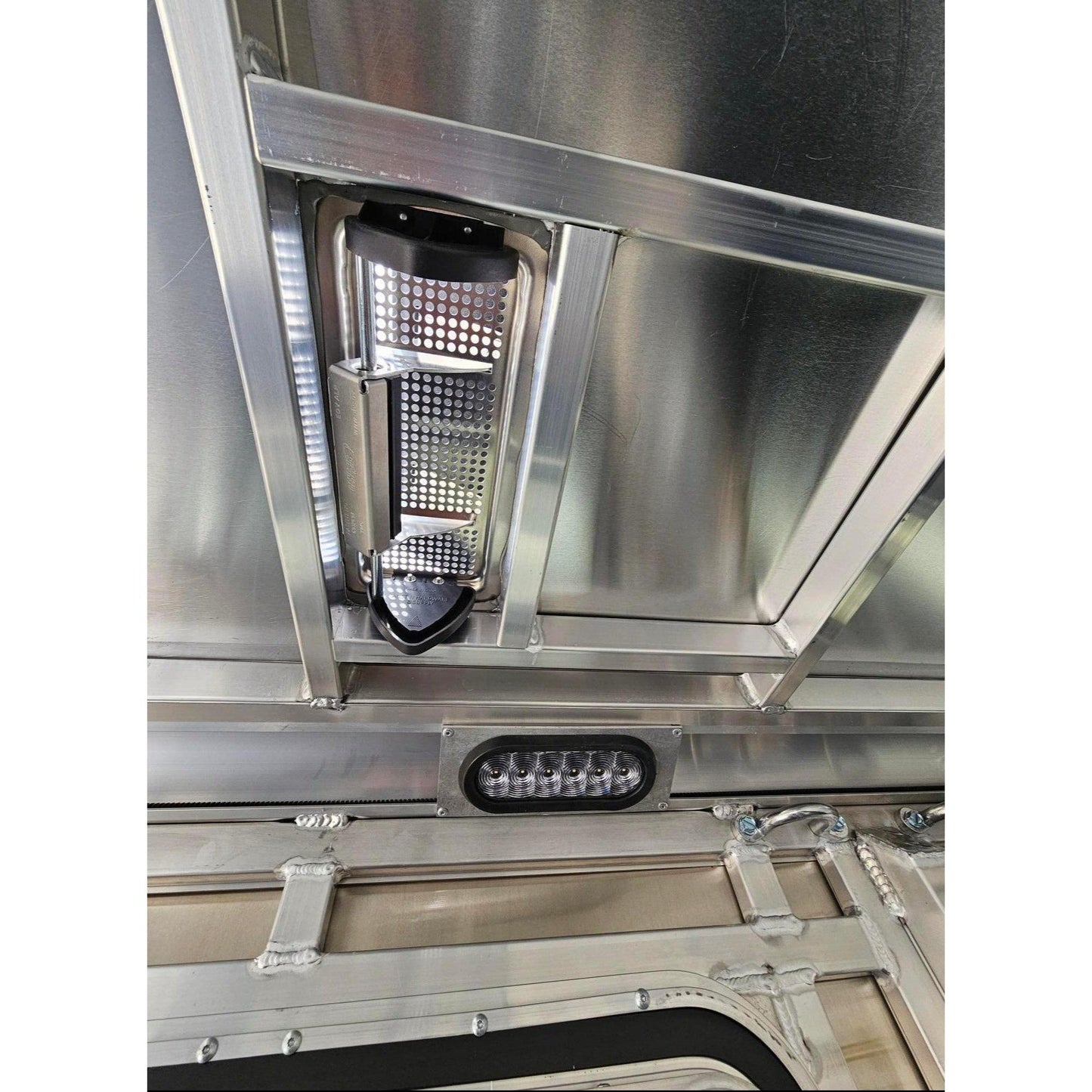 2024 High Country Colt Series Combo/Slant 2-Horse Lite (Wood Deck)