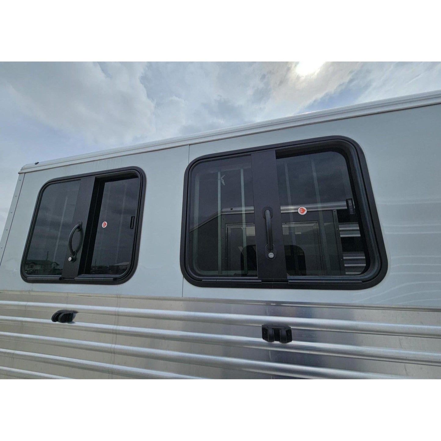 2024 High Country Colt Series Combo/Slant 2-Horse Lite (Wood Deck)